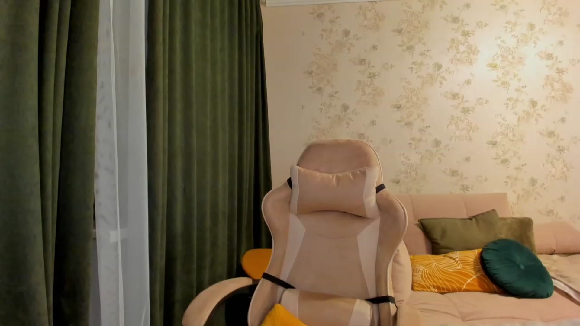 Gallery image thumbnail from Make_my_Luck's myfreecams stream on, 06/01/2023, 19:06 image 16 of 20