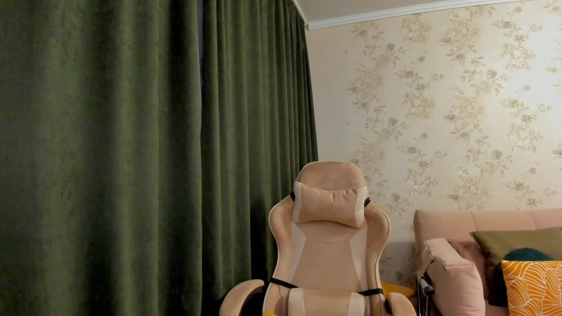 Gallery image thumbnail from Make_my_Luck's myfreecams stream on, 06/16/2023, 19:51 image 11 of 20