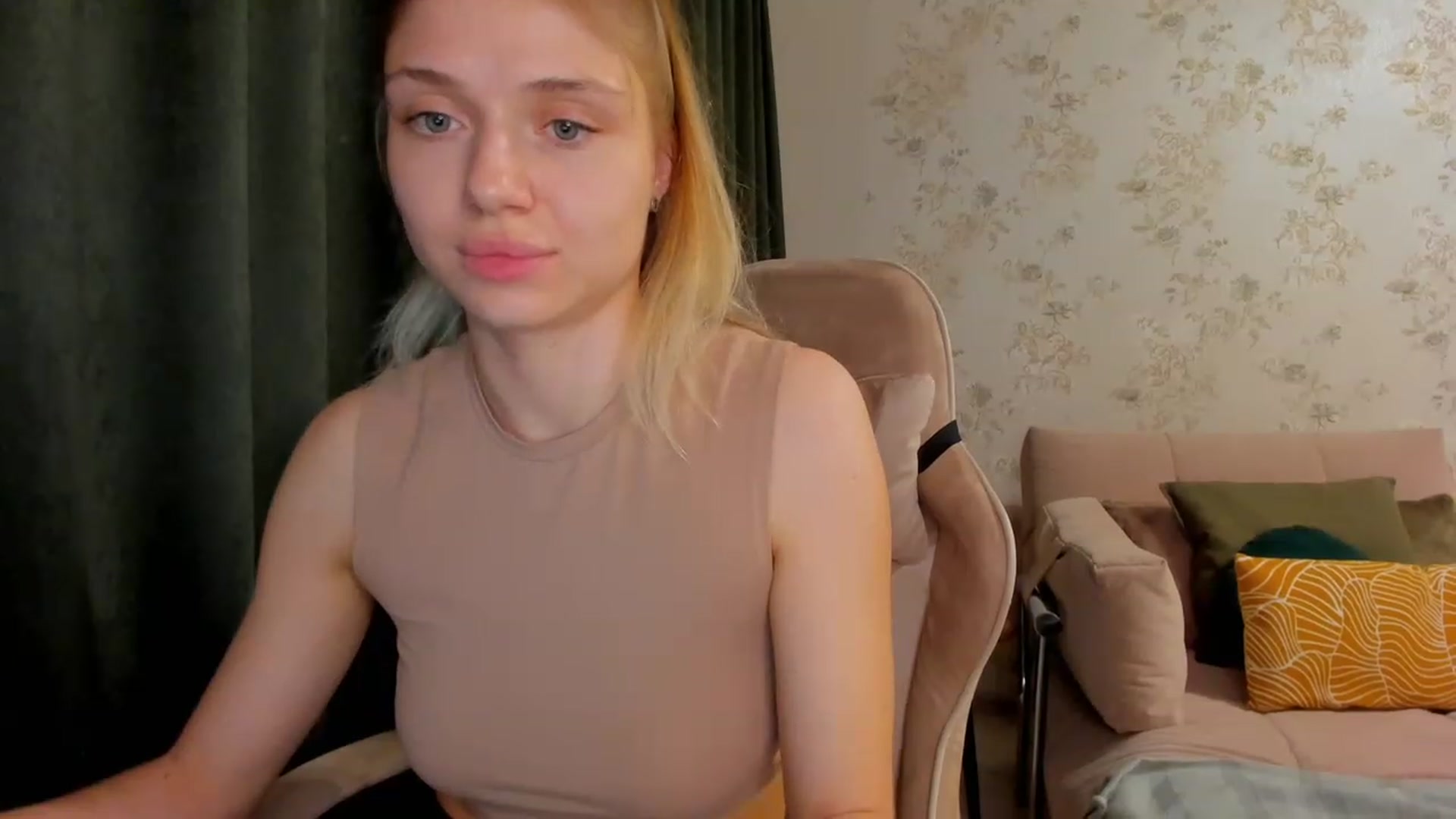 Gallery image thumbnail from Make_my_Luck's myfreecams stream on, 06/16/2023, 21:20 image 18 of 20