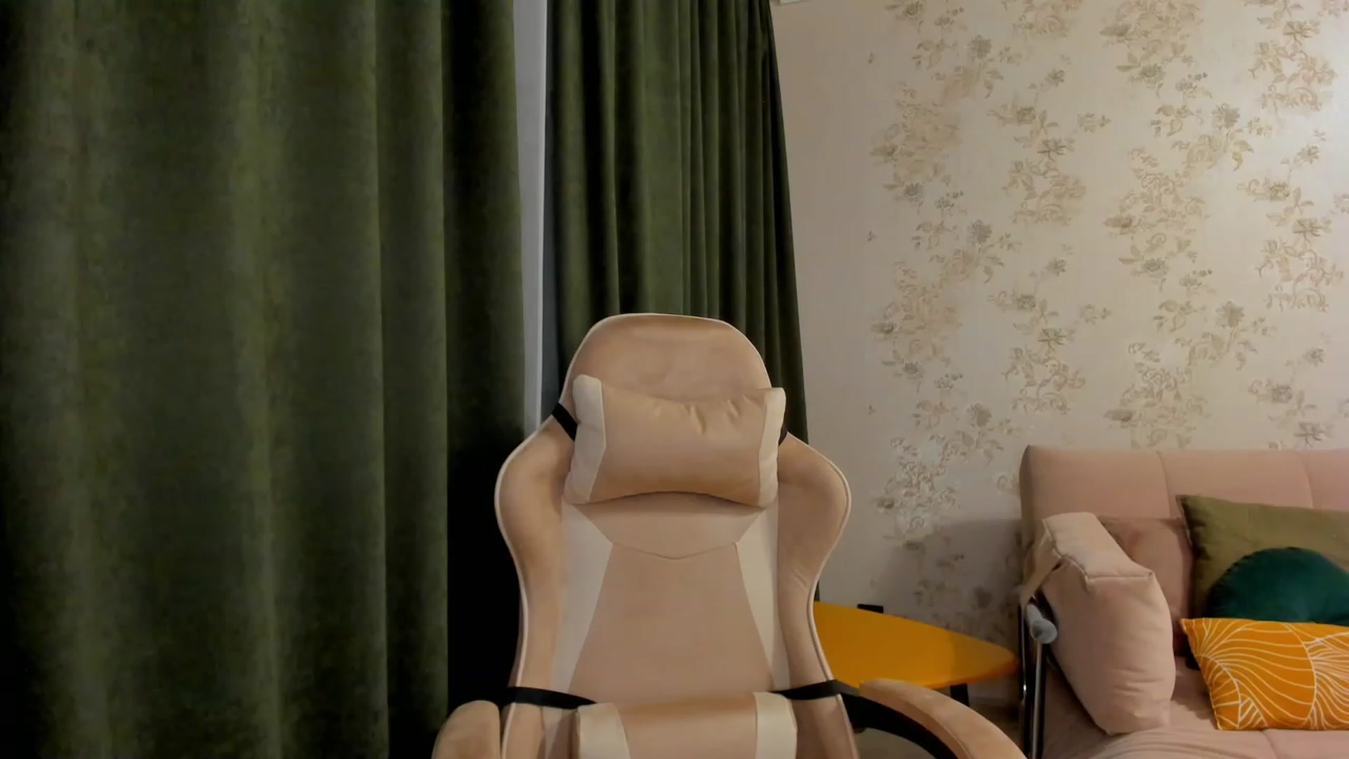 Gallery image thumbnail from Make_my_Luck's myfreecams stream on, 06/20/2023, 21:03 image 10 of 20
