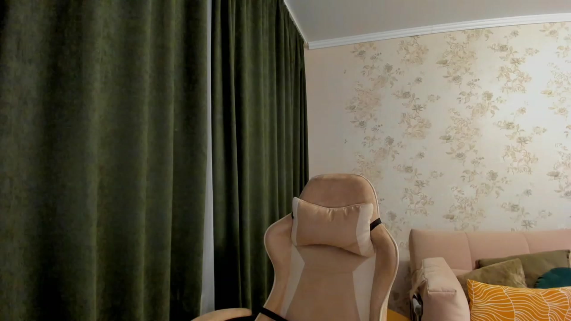 Gallery image thumbnail from Make_my_Luck's myfreecams stream on, 06/22/2023, 19:19 image 9 of 20
