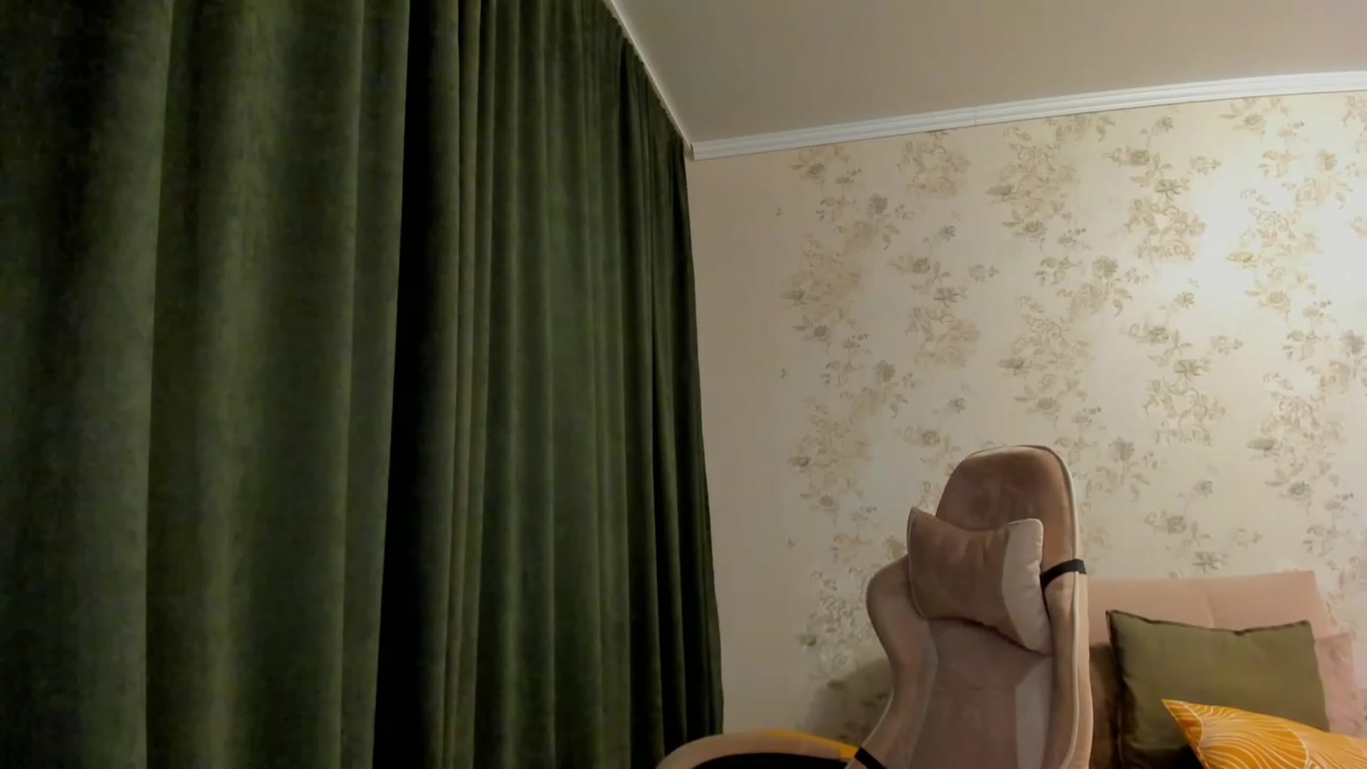 Gallery image thumbnail from Make_my_Luck's myfreecams stream on, 06/30/2023, 21:27 image 7 of 20