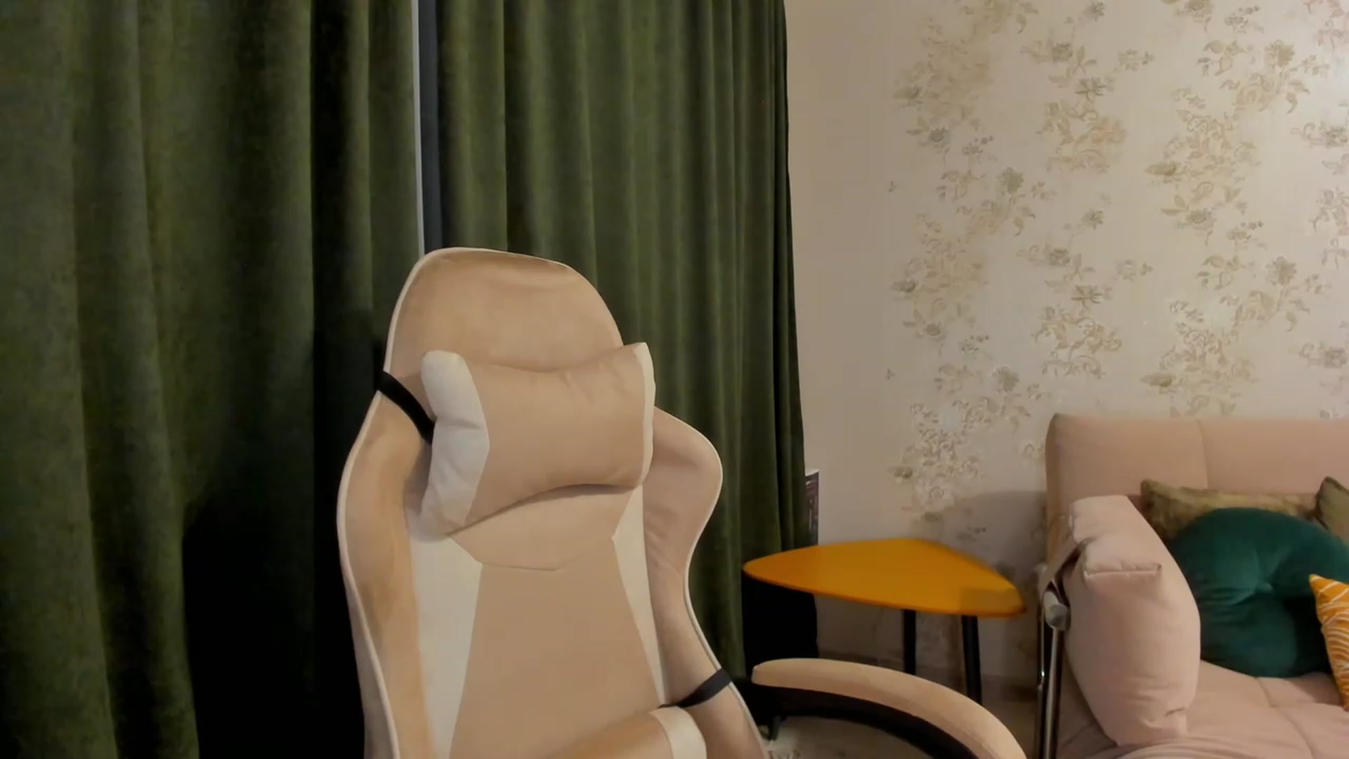 Gallery image thumbnail from Make_my_Luck's myfreecams stream on, 07/15/2023, 22:40 image 11 of 20