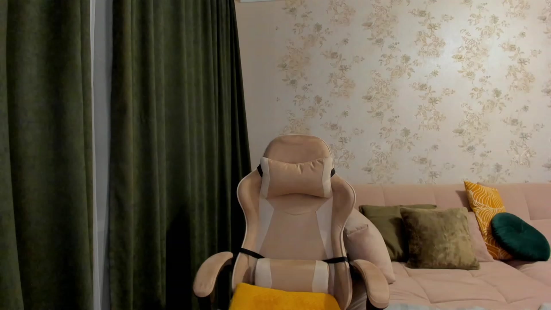 Gallery image thumbnail from Make_my_Luck's myfreecams stream on, 07/25/2023, 20:54 image 2 of 20
