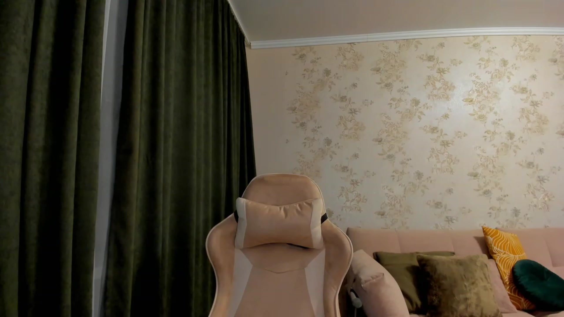 Gallery image thumbnail from Make_my_Luck's myfreecams stream on, 07/25/2023, 20:54 image 17 of 20