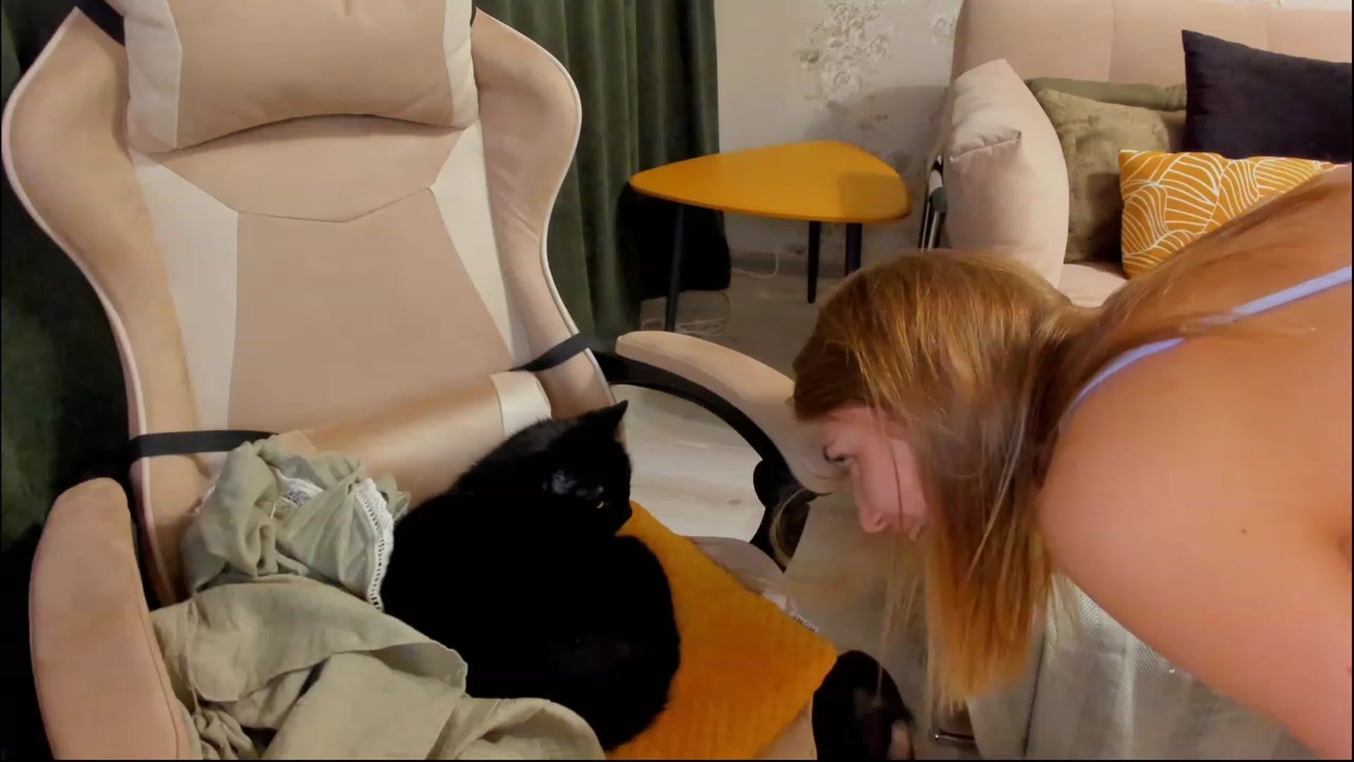 Gallery image thumbnail from Make_my_Luck's myfreecams stream on, 07/31/2023, 22:03 image 17 of 20