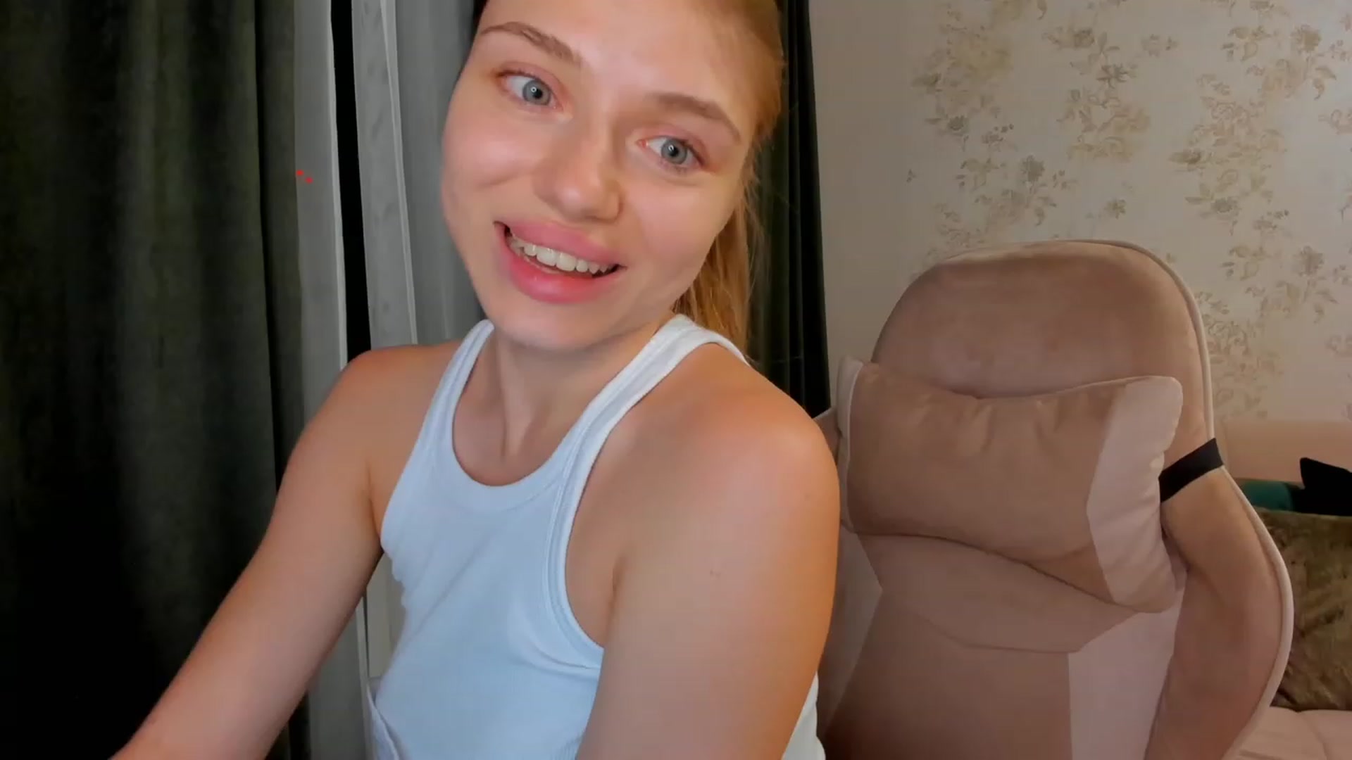 Gallery image thumbnail from Make_my_Luck's myfreecams stream on, 08/12/2023, 21:40 image 15 of 20