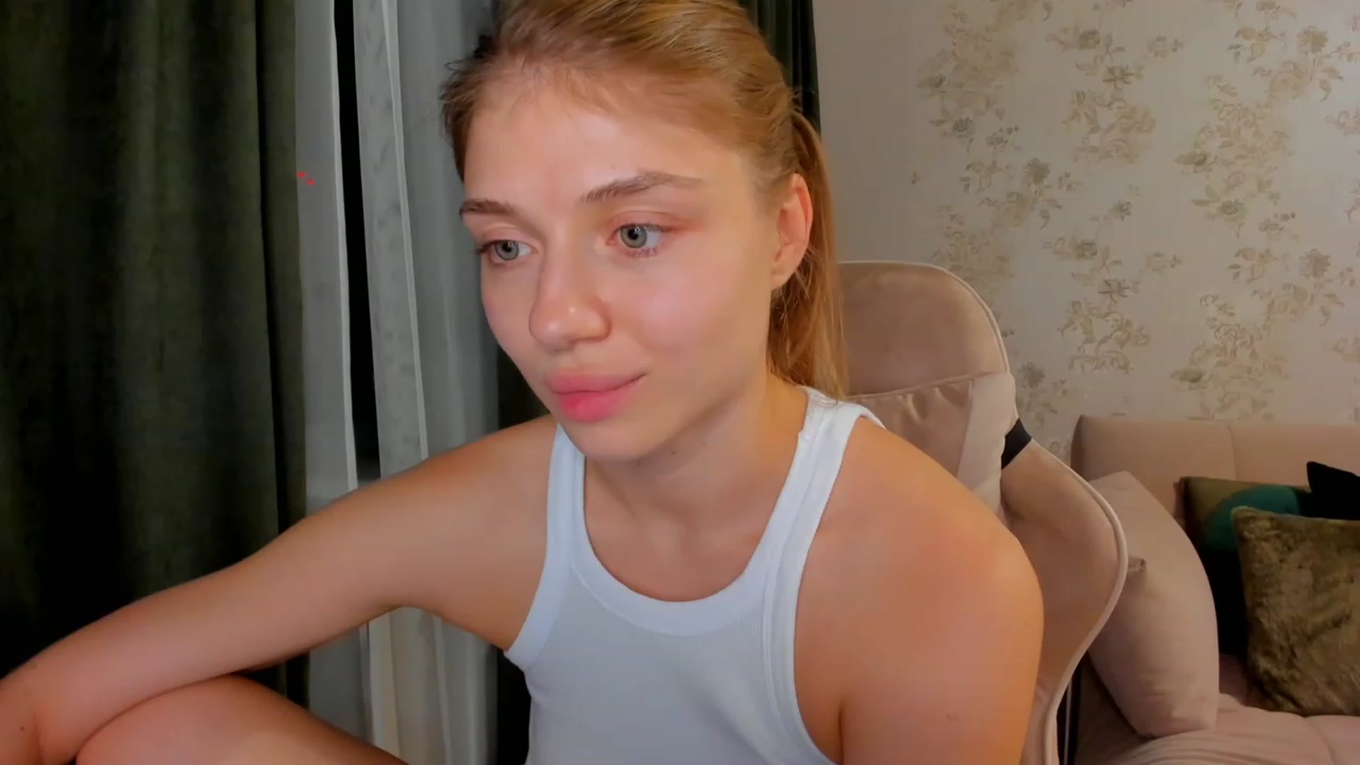 Gallery image thumbnail from Make_my_Luck's myfreecams stream on, 08/12/2023, 21:40 image 16 of 20