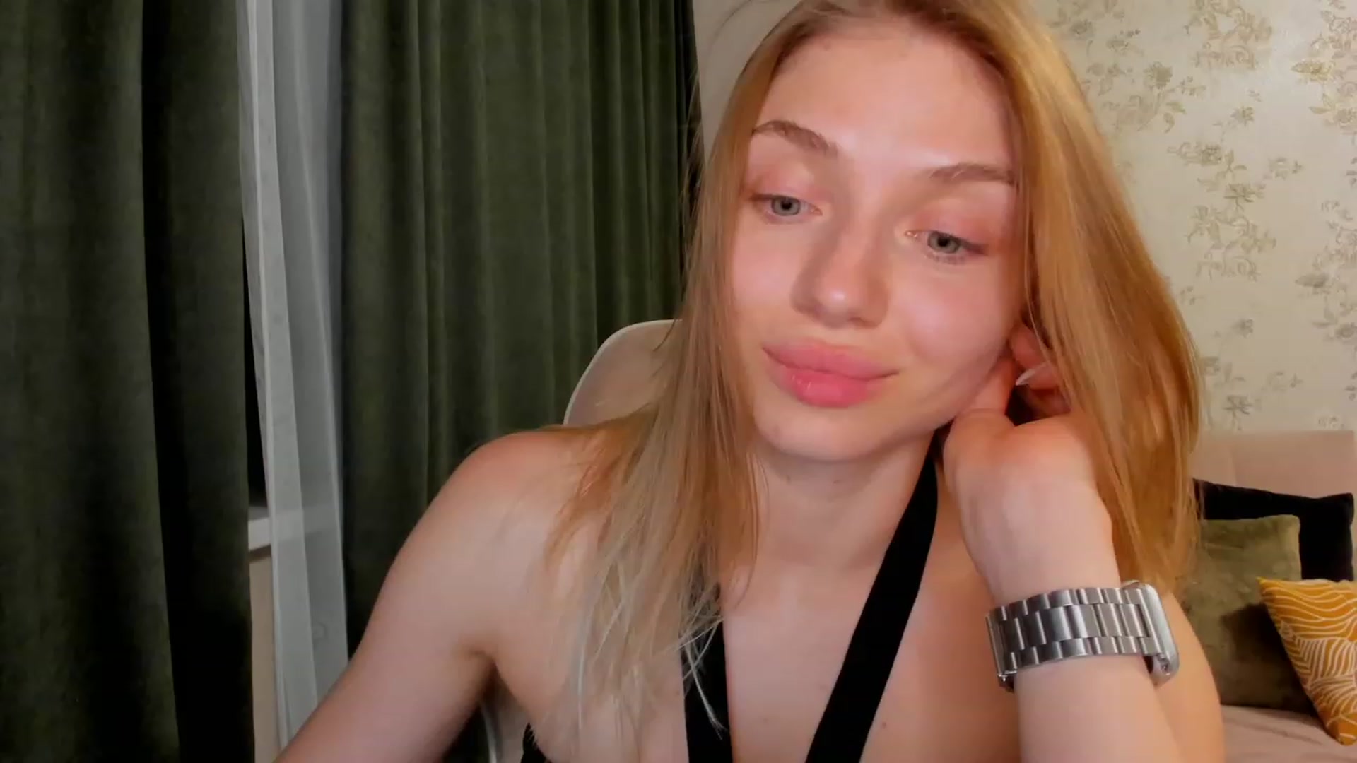 Gallery image thumbnail from Make_my_Luck's myfreecams stream on, 08/13/2023, 19:57 image 10 of 20
