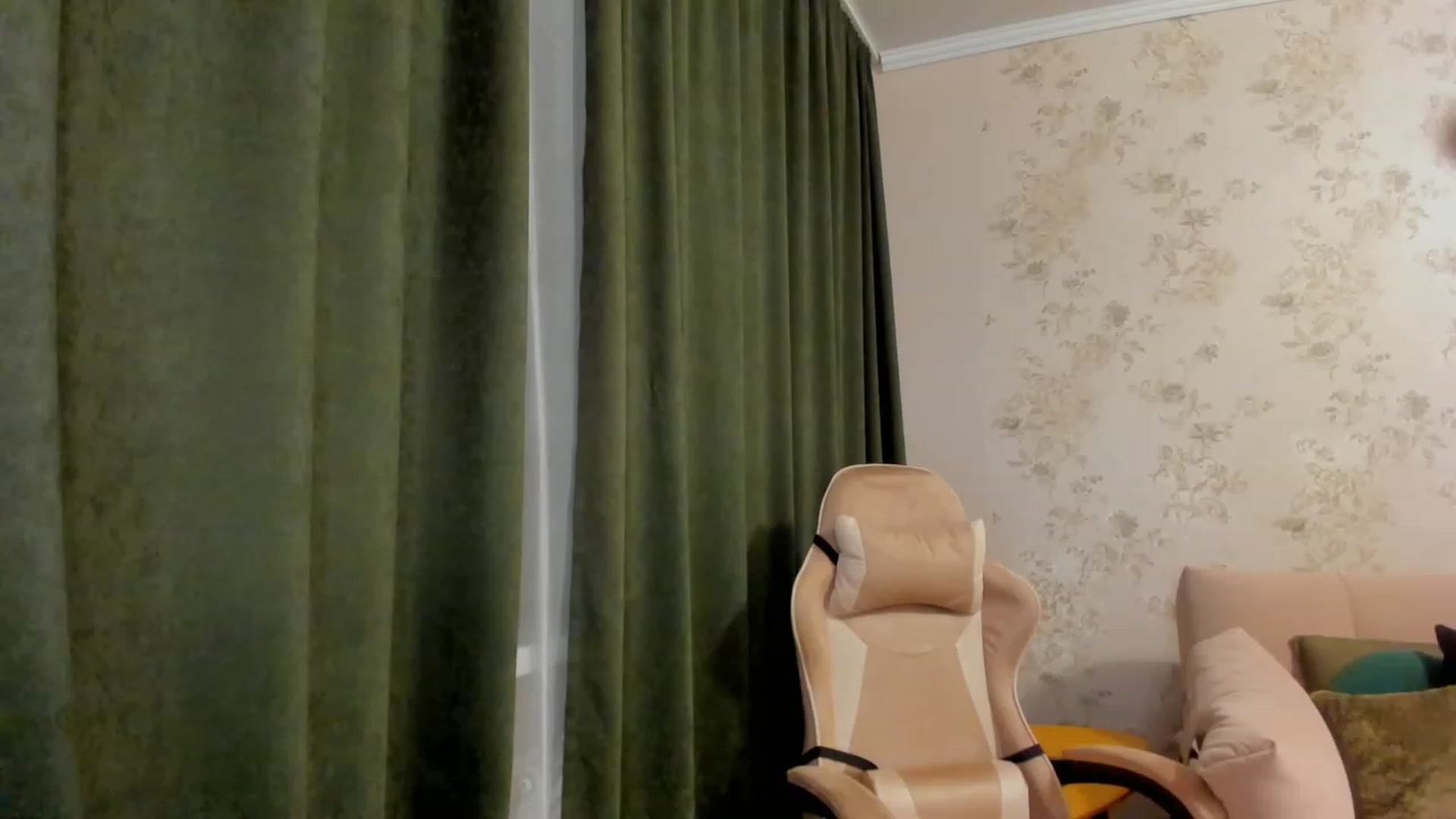 Gallery image thumbnail from Make_my_Luck's myfreecams stream on, 08/14/2023, 20:46 image 11 of 20