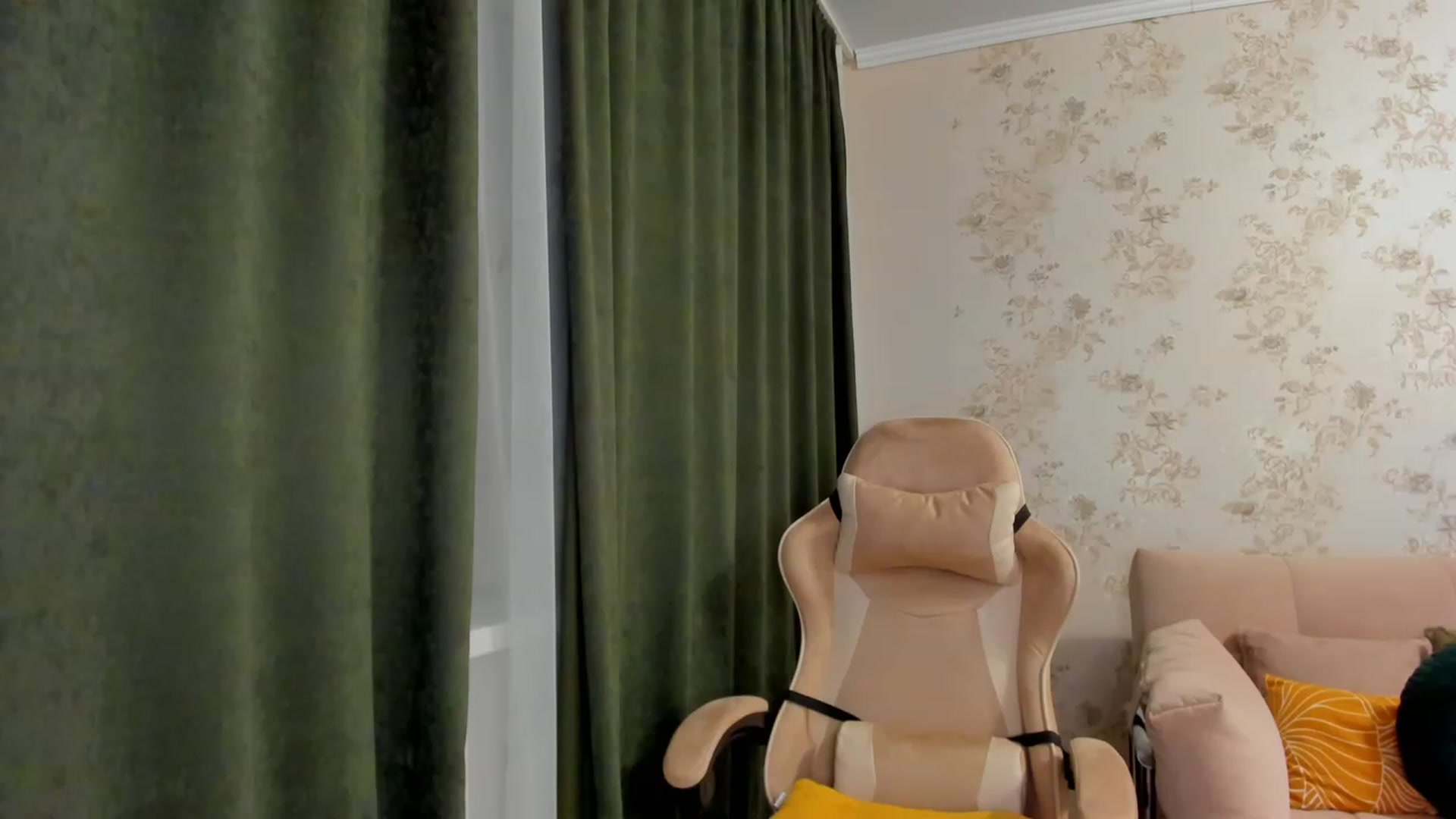 Gallery image thumbnail from Make_my_Luck's myfreecams stream on, 09/09/2023, 20:29 image 11 of 20