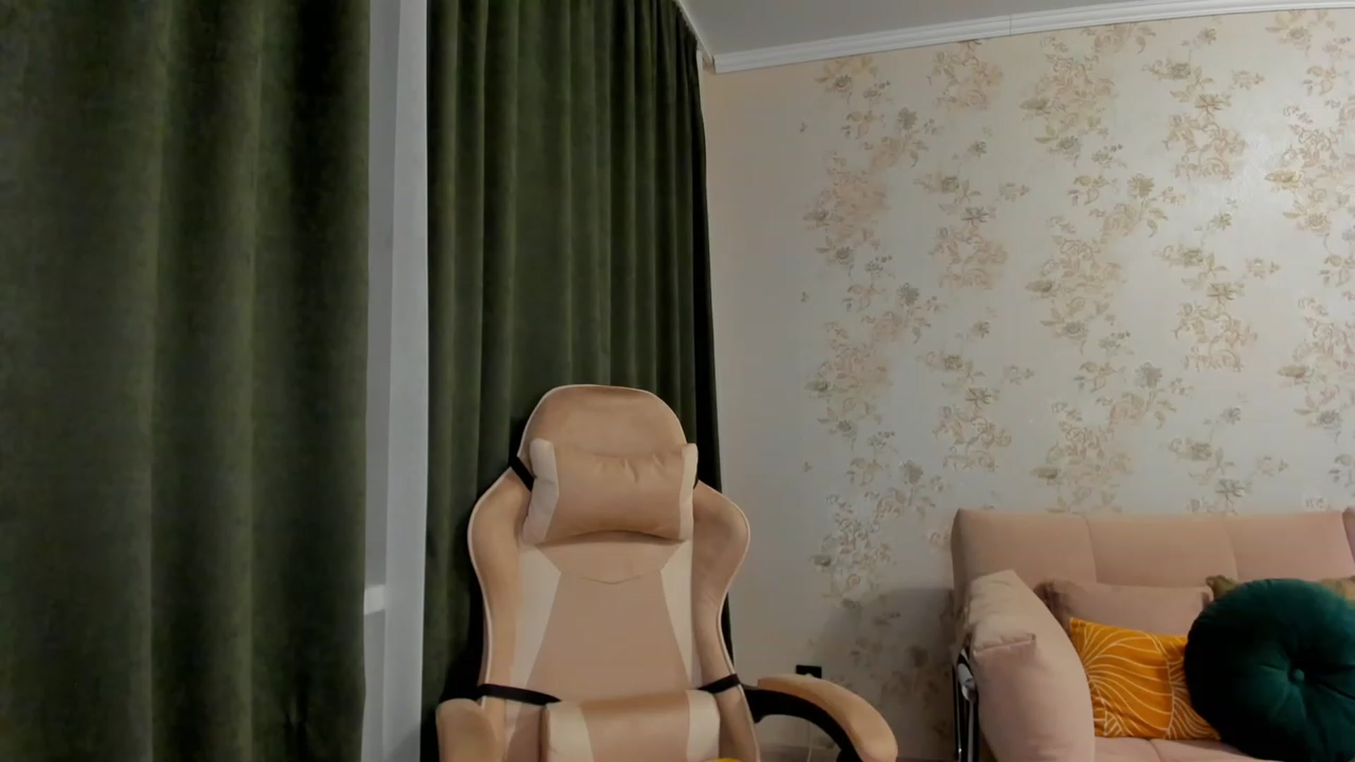 Gallery image thumbnail from Make_my_Luck's myfreecams stream on, 09/09/2023, 21:24 image 5 of 20