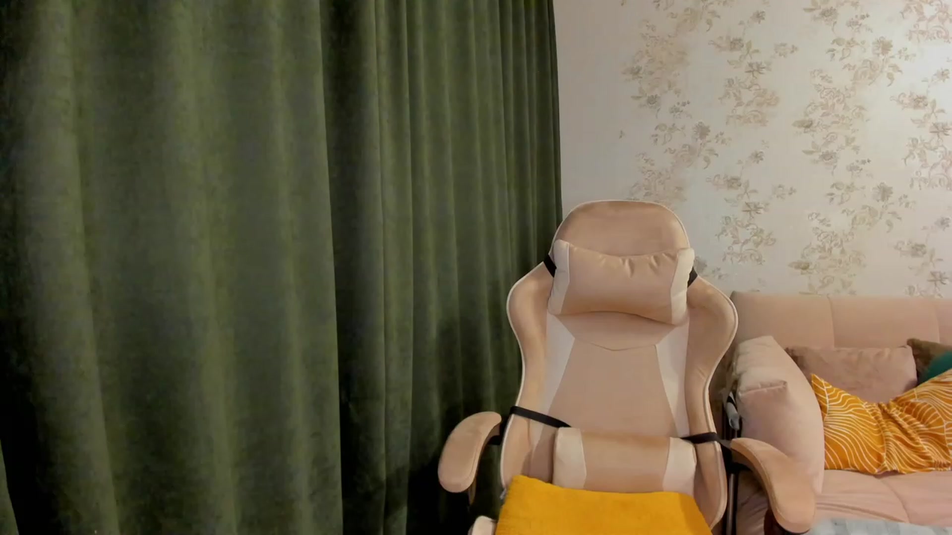 Gallery image thumbnail from Make_my_Luck's myfreecams stream on, 09/14/2023, 22:21 image 6 of 20