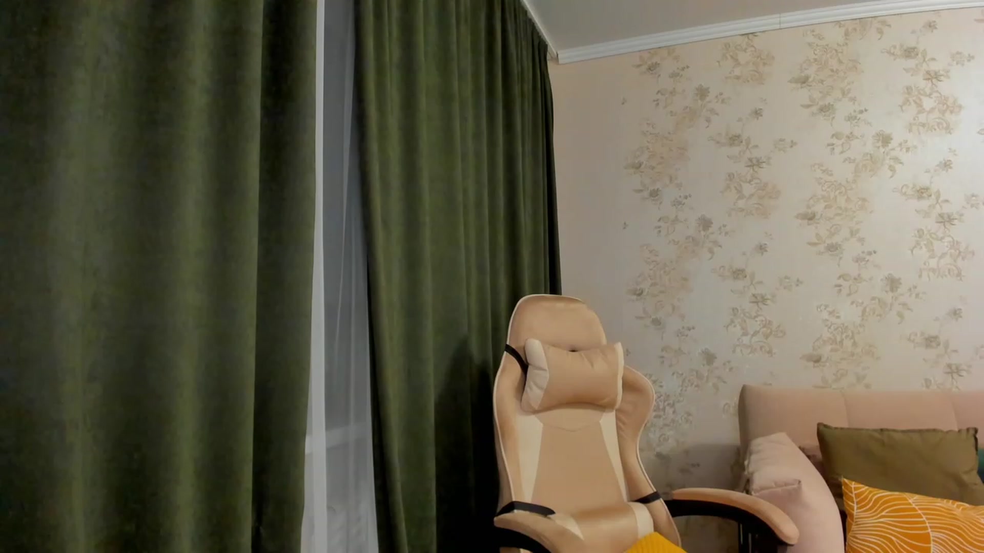 Gallery image thumbnail from Make_my_Luck's myfreecams stream on, 09/20/2023, 19:48 image 5 of 20