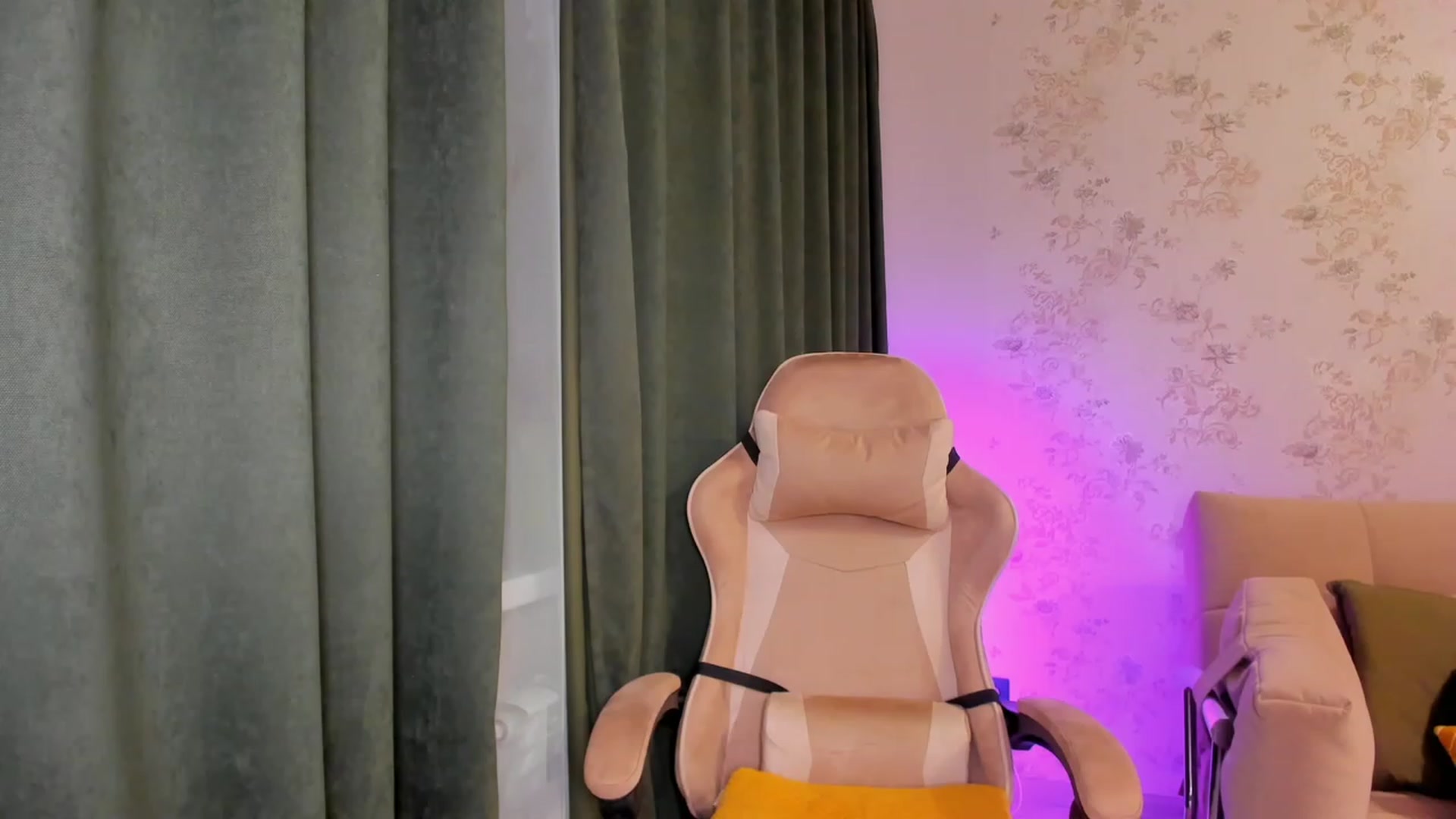 Gallery image thumbnail from Make_my_Luck's myfreecams stream on, 10/10/2023, 22:21 image 8 of 20
