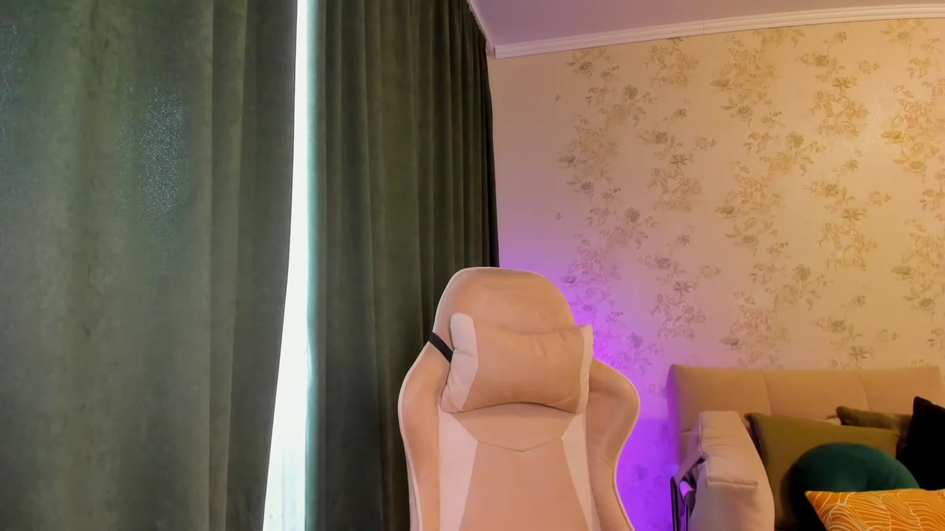 Gallery image thumbnail from Make_my_Luck's myfreecams stream on, 10/11/2023, 07:36 image 1 of 20