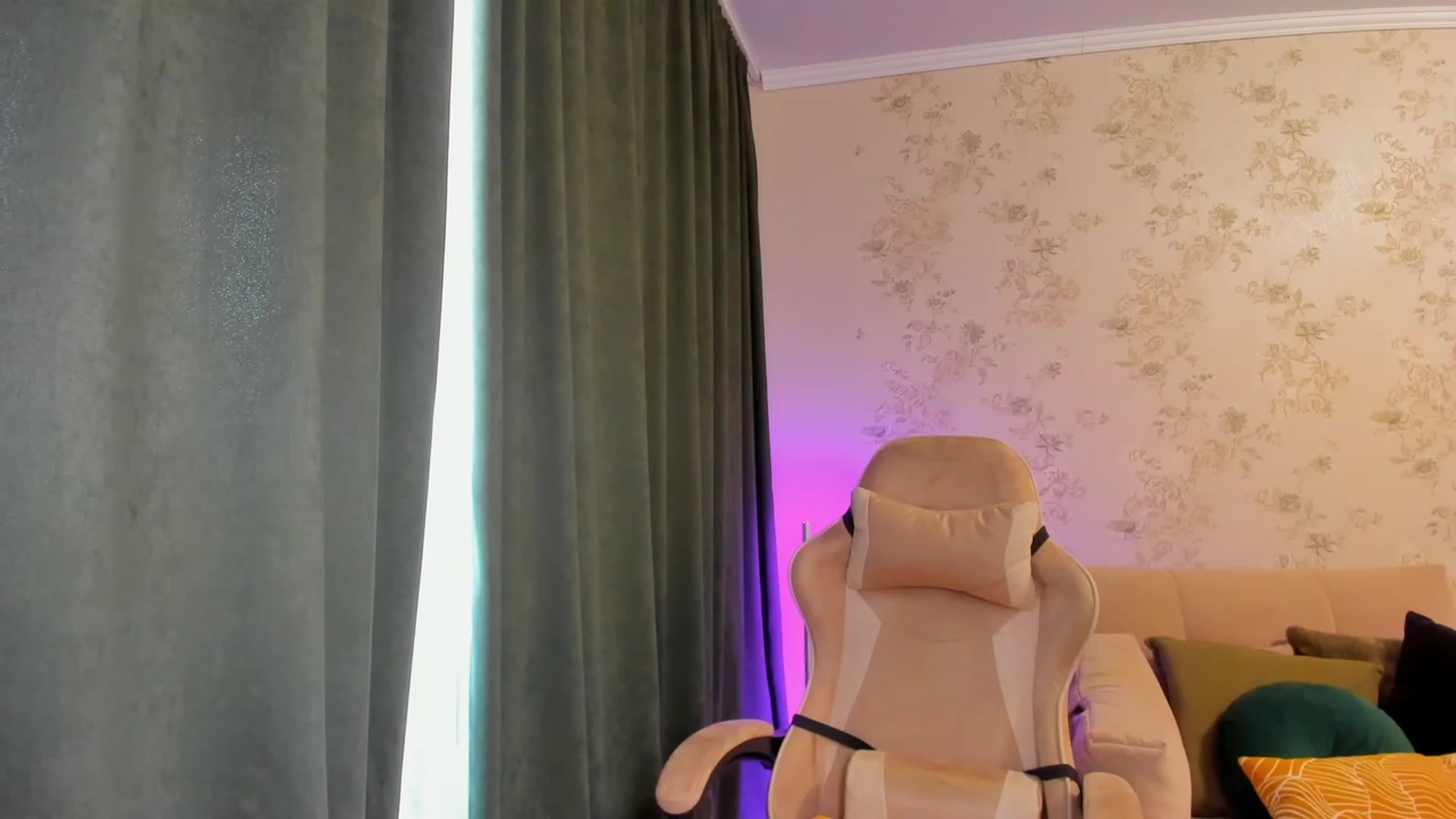 Gallery image thumbnail from Make_my_Luck's myfreecams stream on, 10/11/2023, 07:36 image 2 of 20