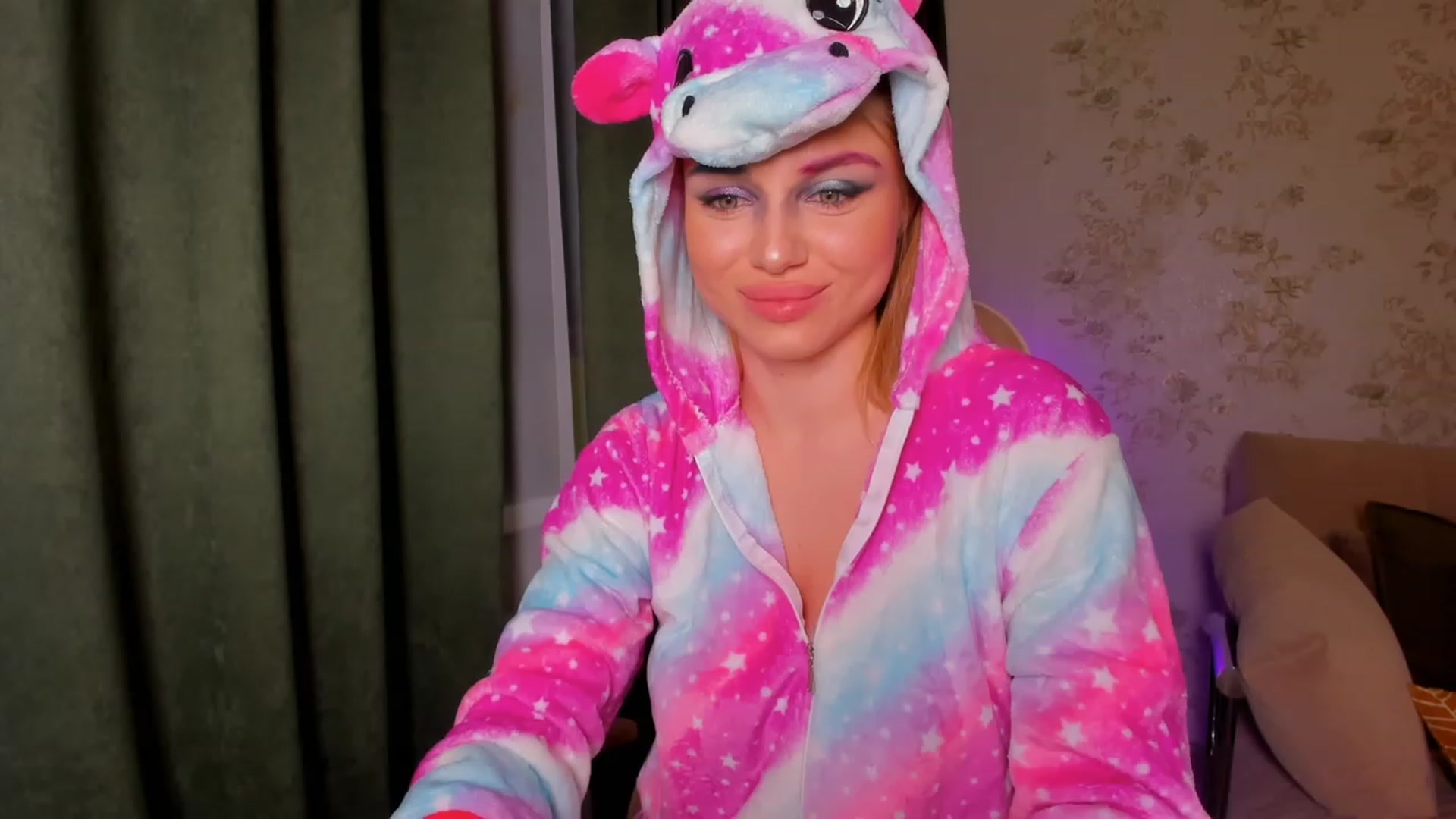 Gallery image thumbnail from Make_my_Luck's myfreecams stream on, 10/31/2023, 20:50 image 8 of 20