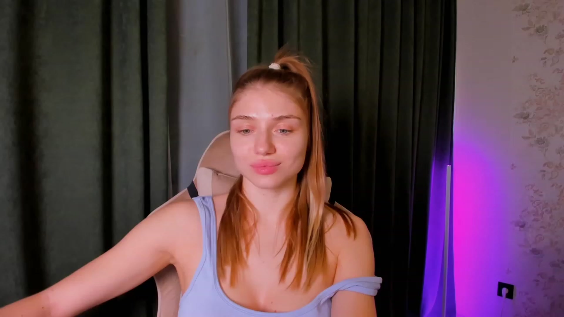 Gallery image thumbnail from Make_my_Luck's myfreecams stream on, 11/10/2023, 19:44 image 14 of 20