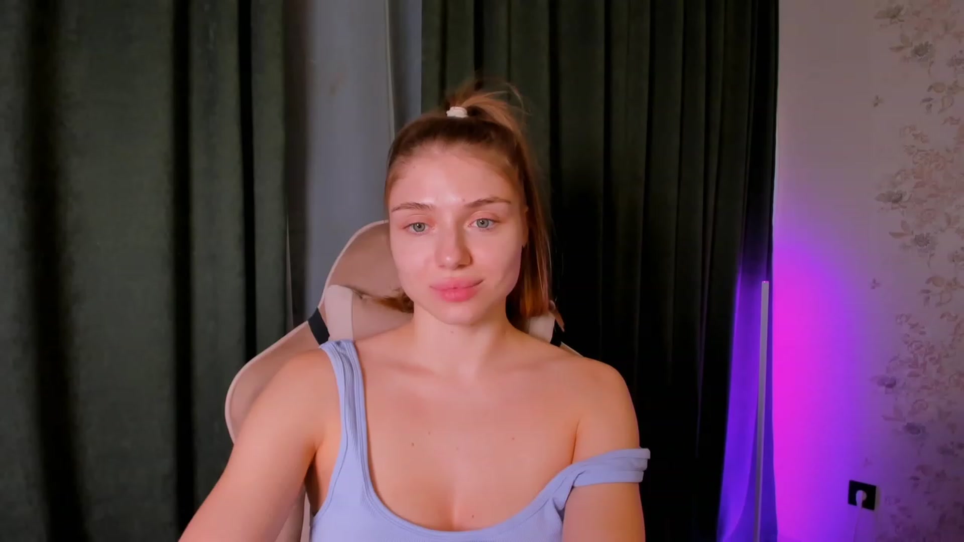 Gallery image thumbnail from Make_my_Luck's myfreecams stream on, 11/10/2023, 19:44 image 19 of 20