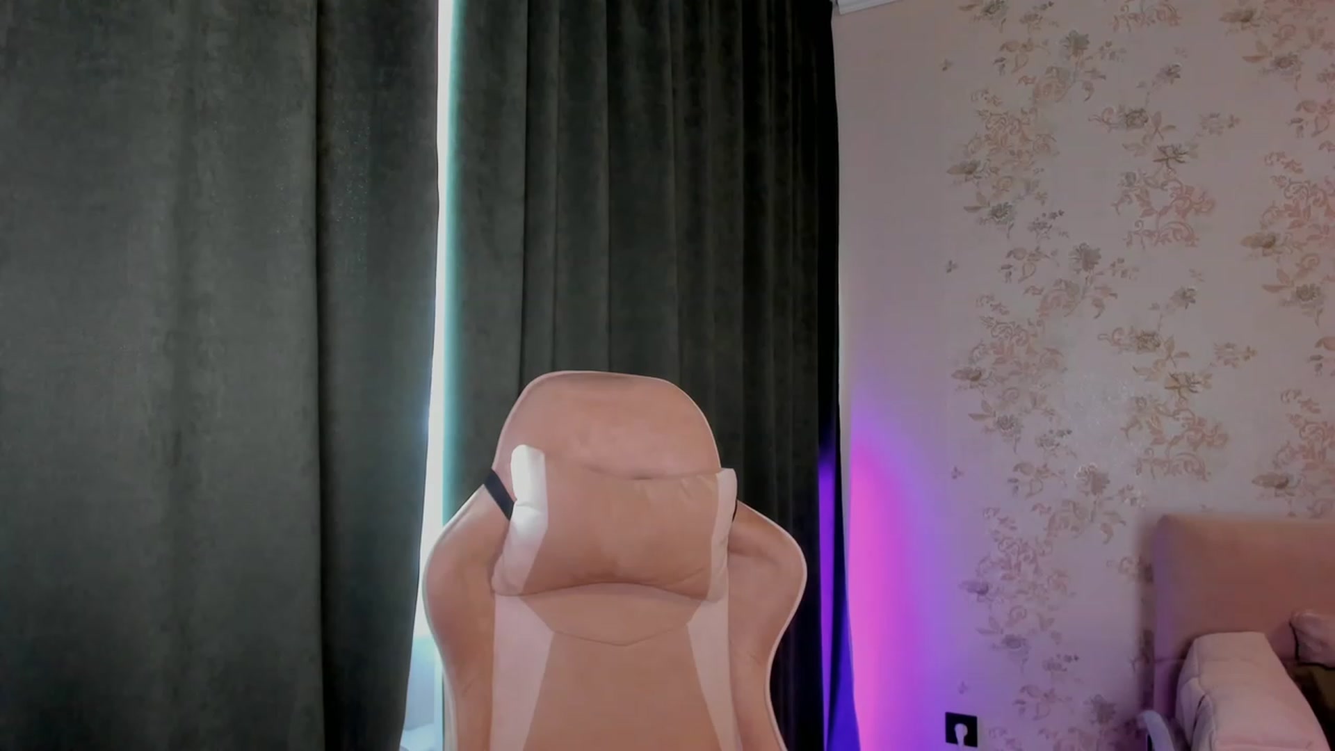 Gallery image thumbnail from Make_my_Luck's myfreecams stream on, 11/29/2023, 07:41 image 11 of 20