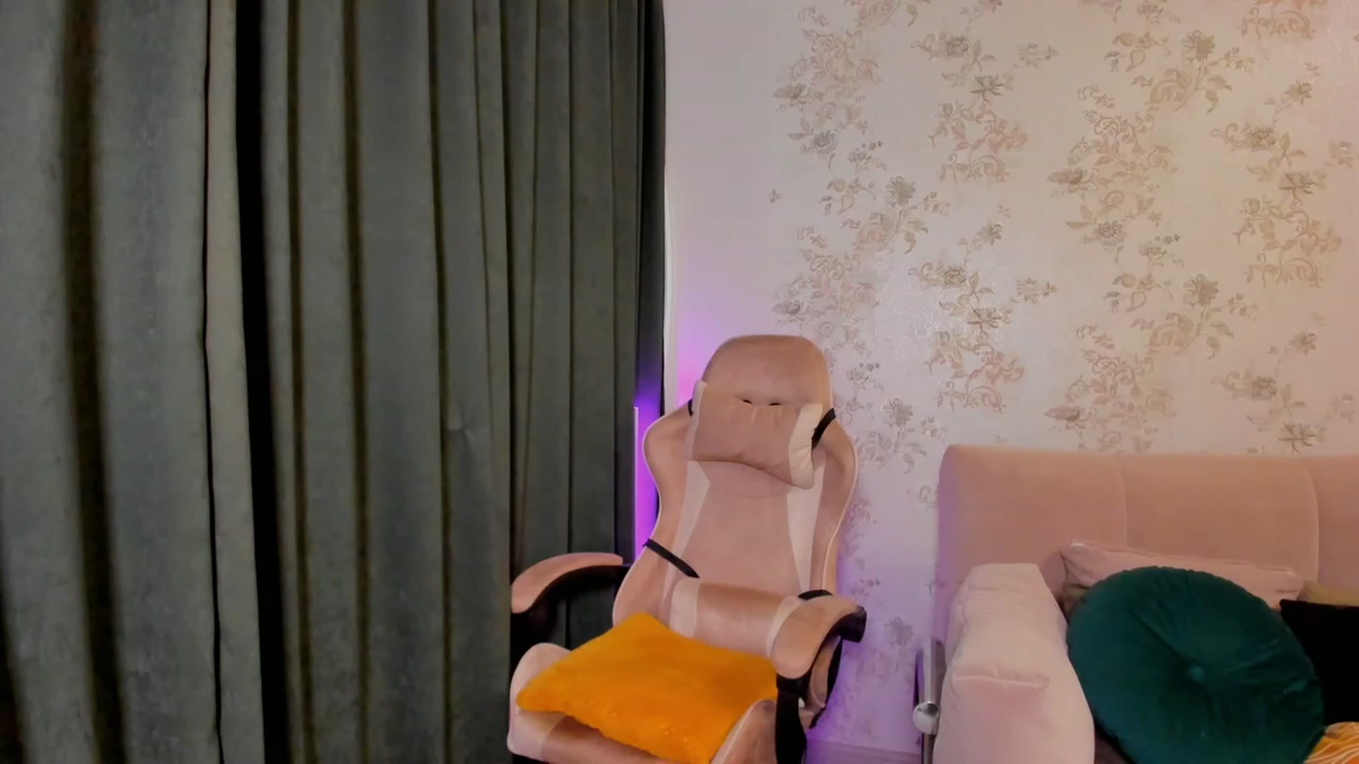 Gallery image thumbnail from Make_my_Luck's myfreecams stream on, 12/06/2023, 20:30 image 11 of 20