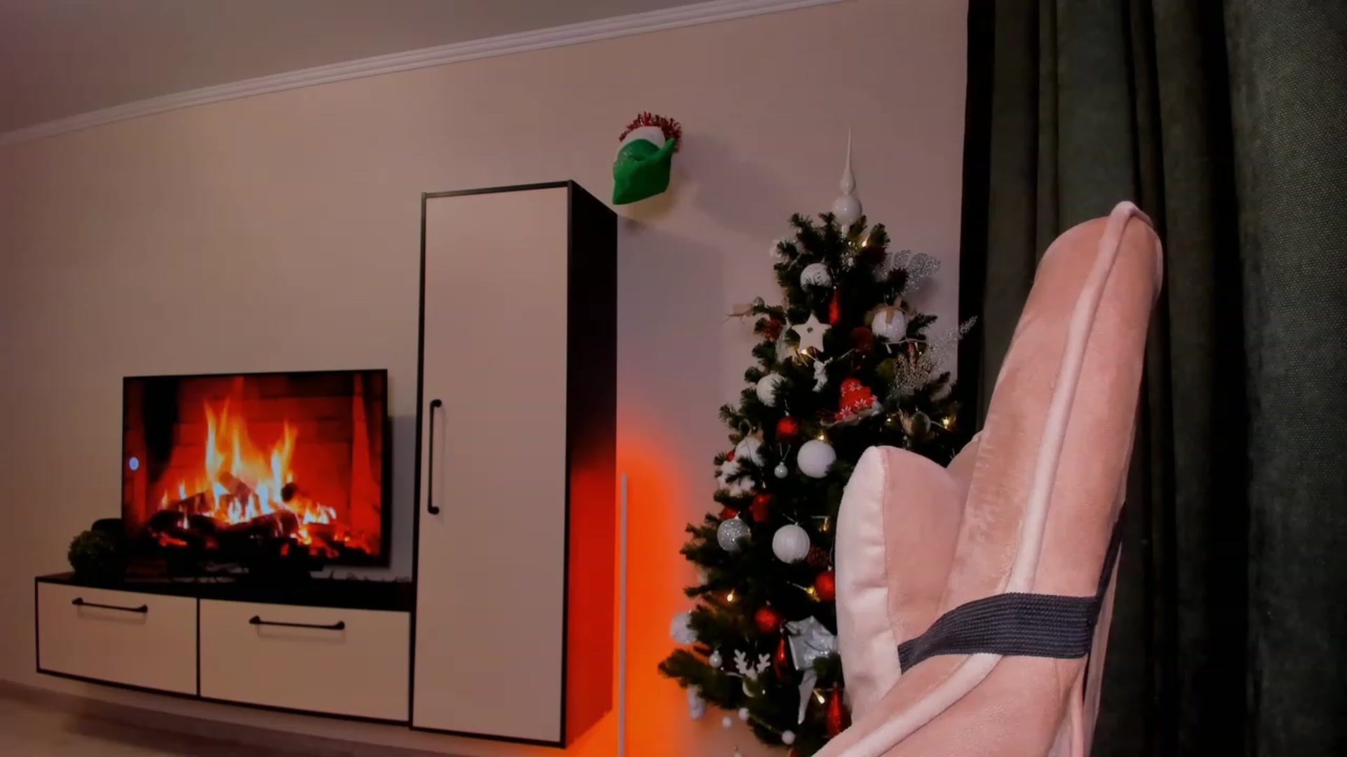 Gallery image thumbnail from Make_my_Luck's myfreecams stream on, 12/14/2023, 21:47 image 18 of 20