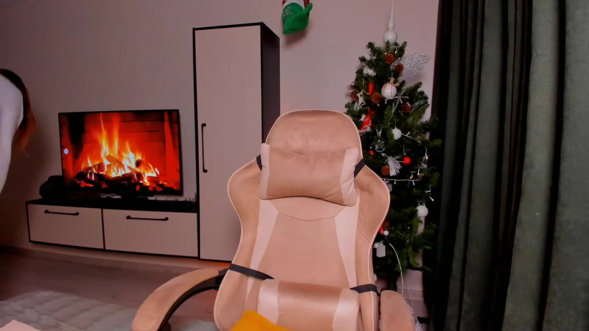 Gallery image thumbnail from Make_my_Luck's myfreecams stream on, 12/20/2023, 22:31 image 1 of 20