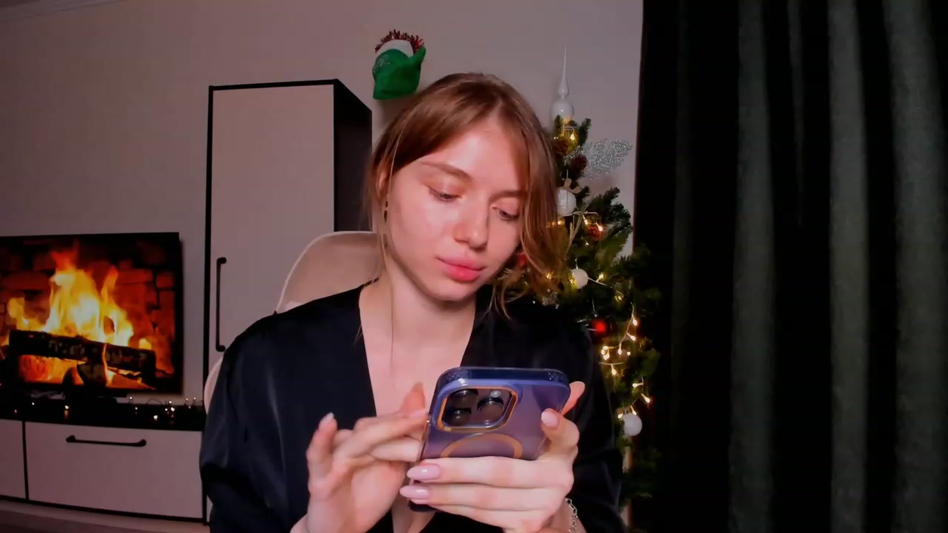 Gallery image thumbnail from Make_my_Luck's myfreecams stream on, 12/22/2023, 19:21 image 14 of 20