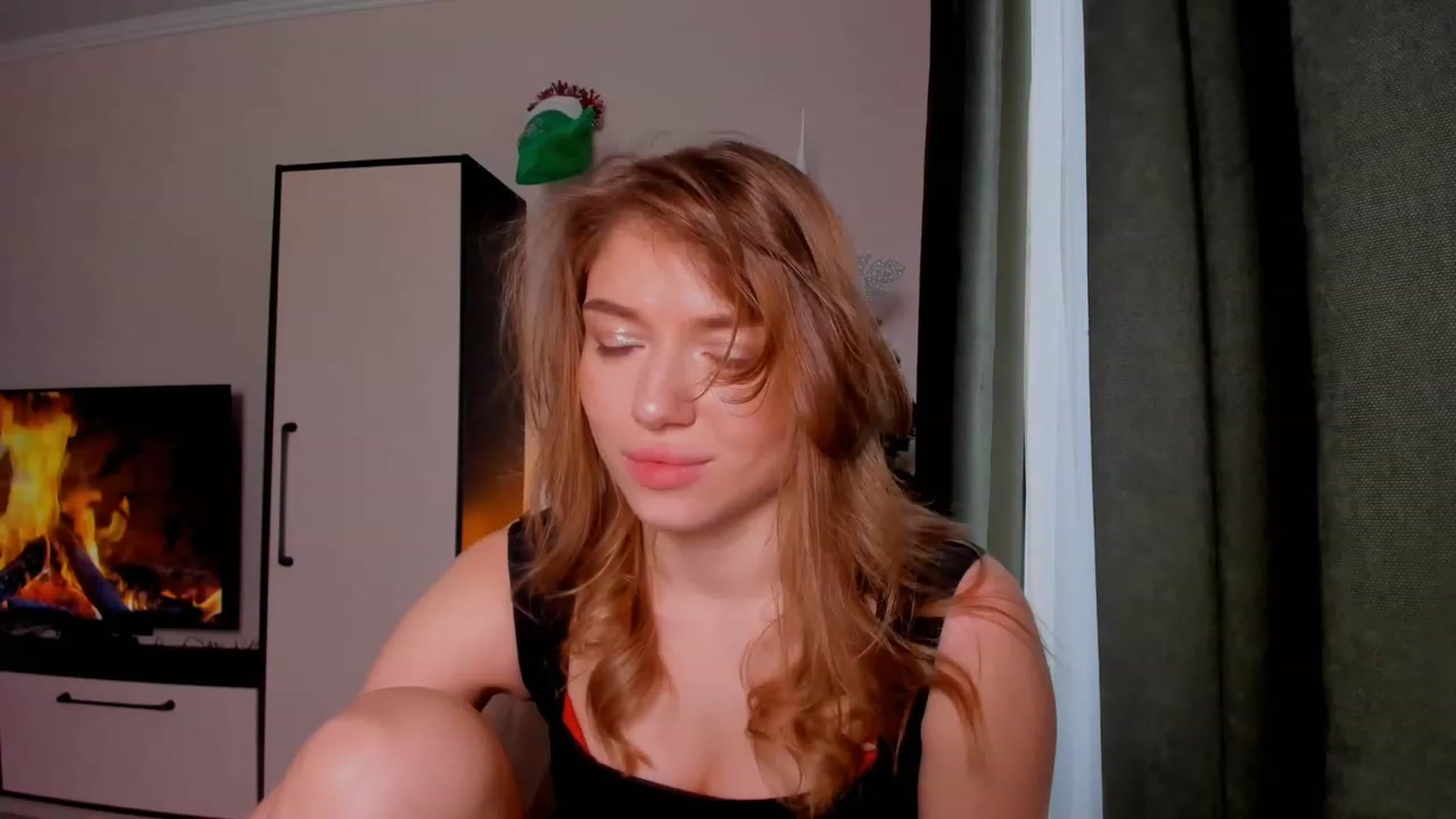 Gallery image thumbnail from Make_my_Luck's myfreecams stream on, 12/24/2023, 11:58 image 5 of 20