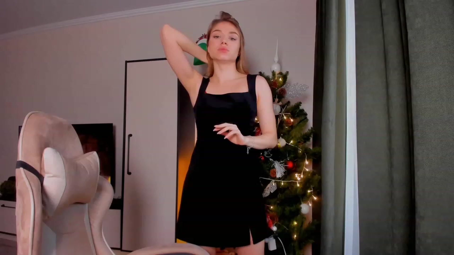 Gallery image thumbnail from Make_my_Luck's myfreecams stream on, 12/24/2023, 11:58 image 17 of 20