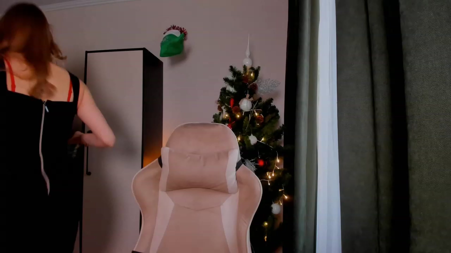 Gallery image thumbnail from Make_my_Luck's myfreecams stream on, 12/24/2023, 11:58 image 6 of 20