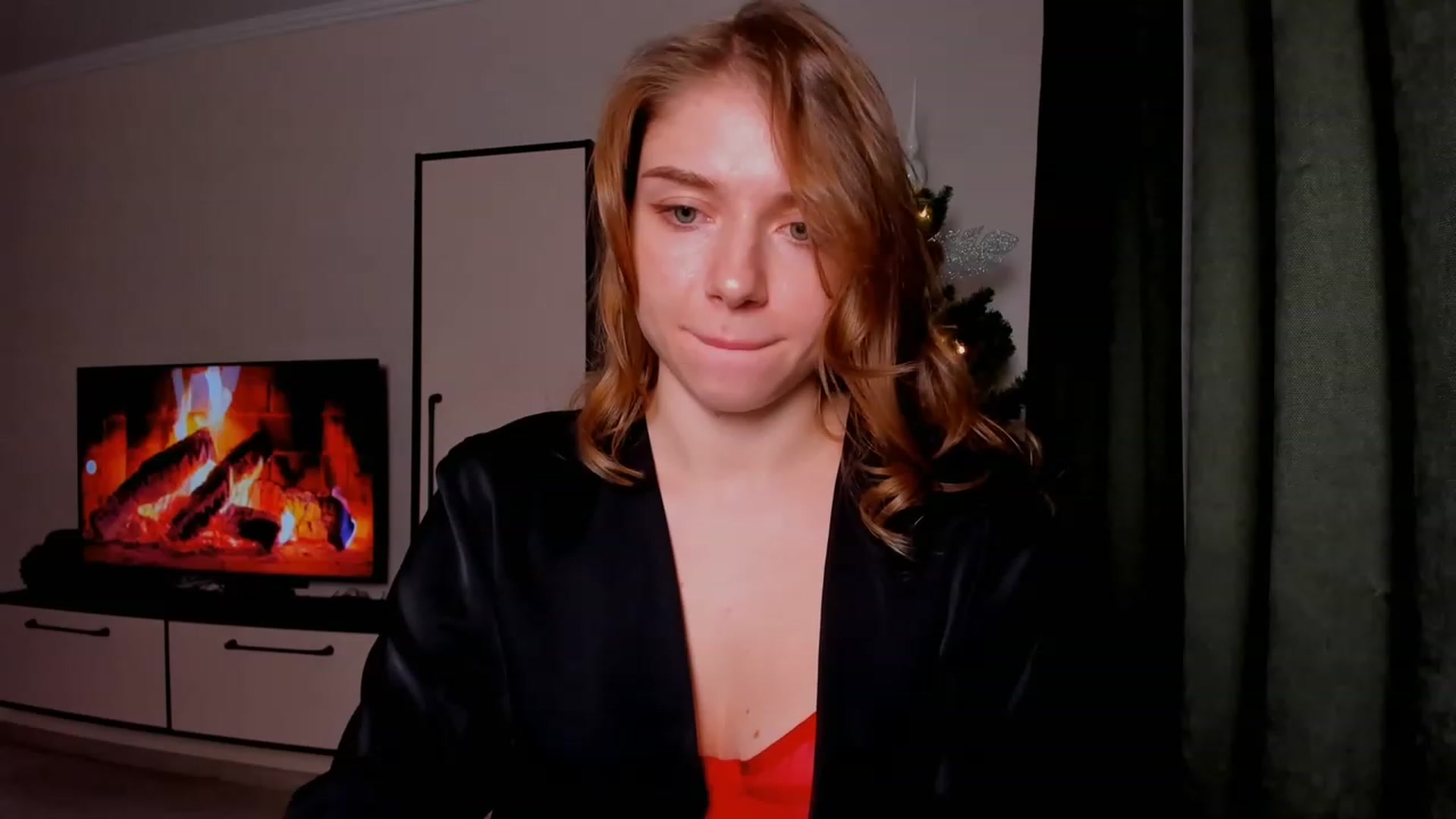 Gallery image thumbnail from Make_my_Luck's myfreecams stream on, 12/25/2023, 19:59 image 14 of 20