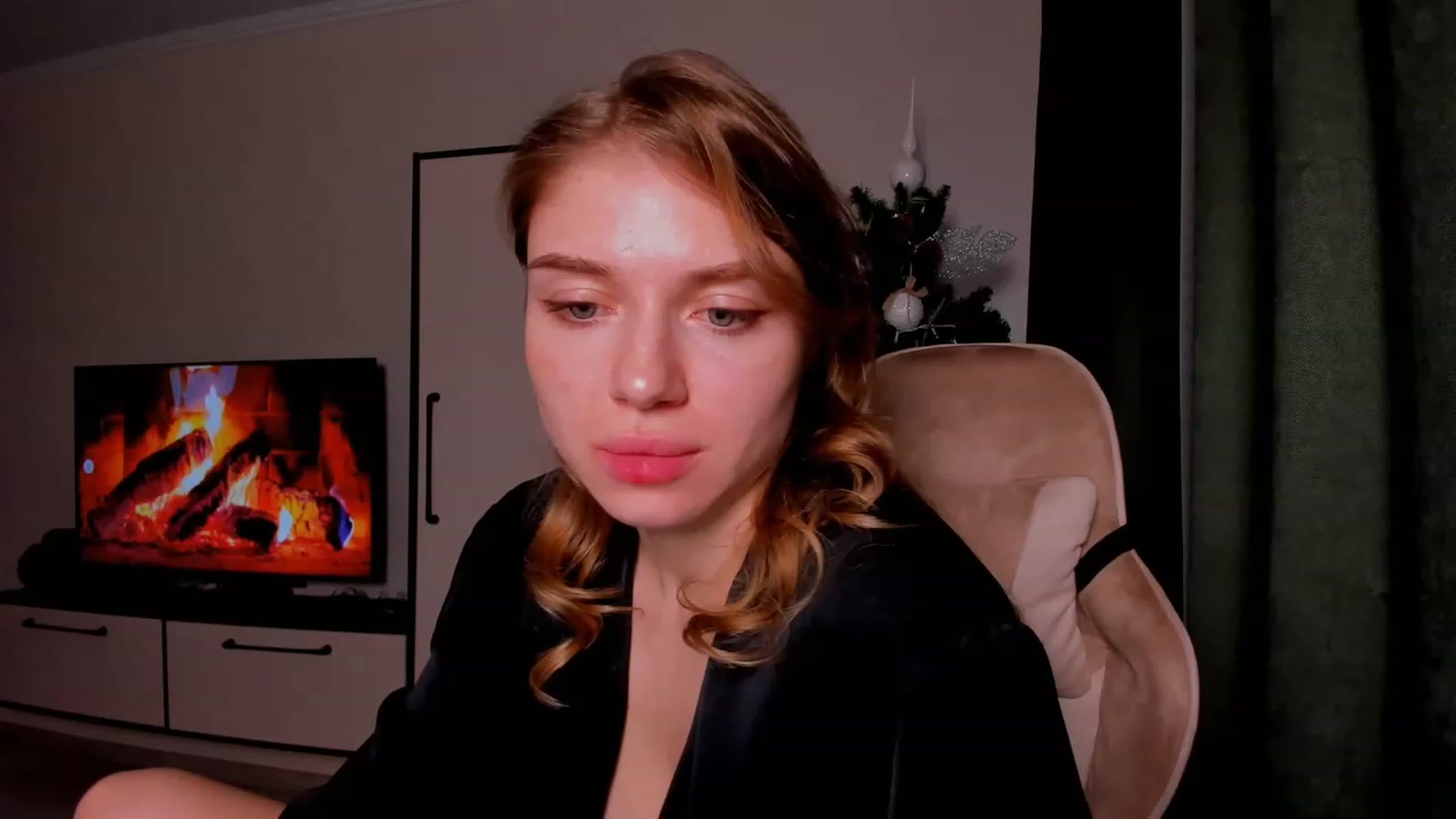 Gallery image thumbnail from Make_my_Luck's myfreecams stream on, 12/25/2023, 19:59 image 18 of 20