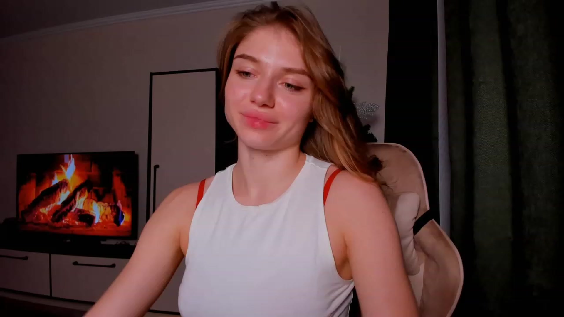 Gallery image thumbnail from Make_my_Luck's myfreecams stream on, 12/25/2023, 21:14 image 7 of 20