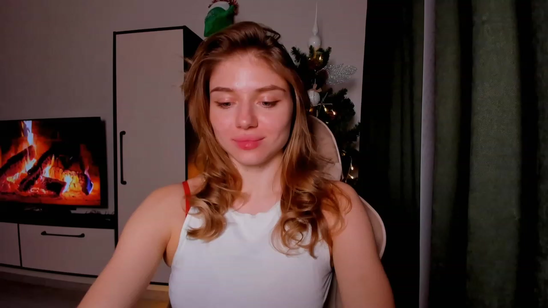 Gallery image thumbnail from Make_my_Luck's myfreecams stream on, 12/25/2023, 21:14 image 8 of 20