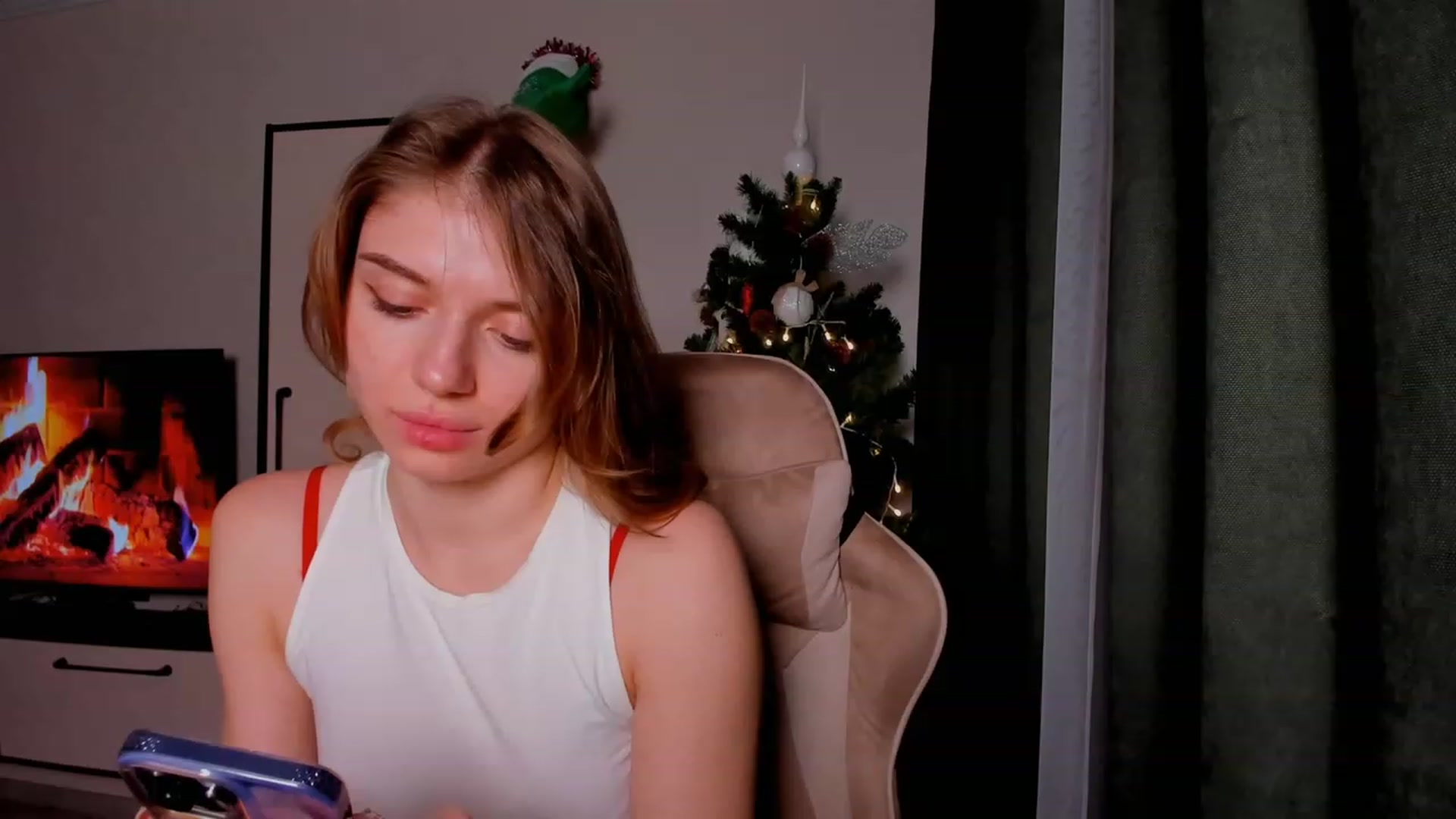 Gallery image thumbnail from Make_my_Luck's myfreecams stream on, 12/25/2023, 21:14 image 19 of 20