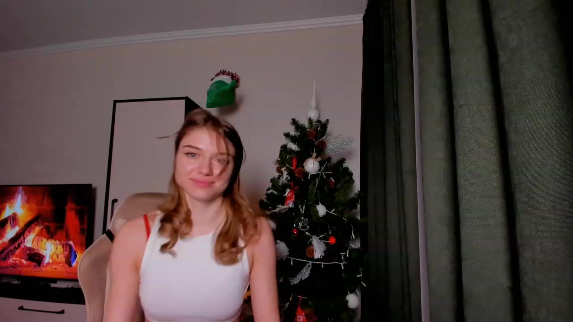 Gallery image thumbnail from Make_my_Luck's myfreecams stream on, 12/25/2023, 21:55 image 11 of 20