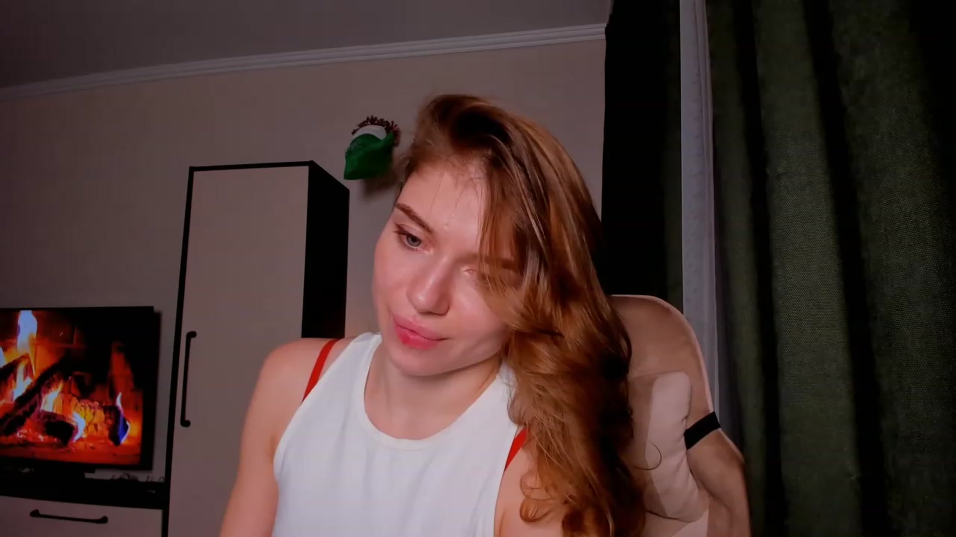 Gallery image thumbnail from Make_my_Luck's myfreecams stream on, 12/25/2023, 21:55 image 5 of 20