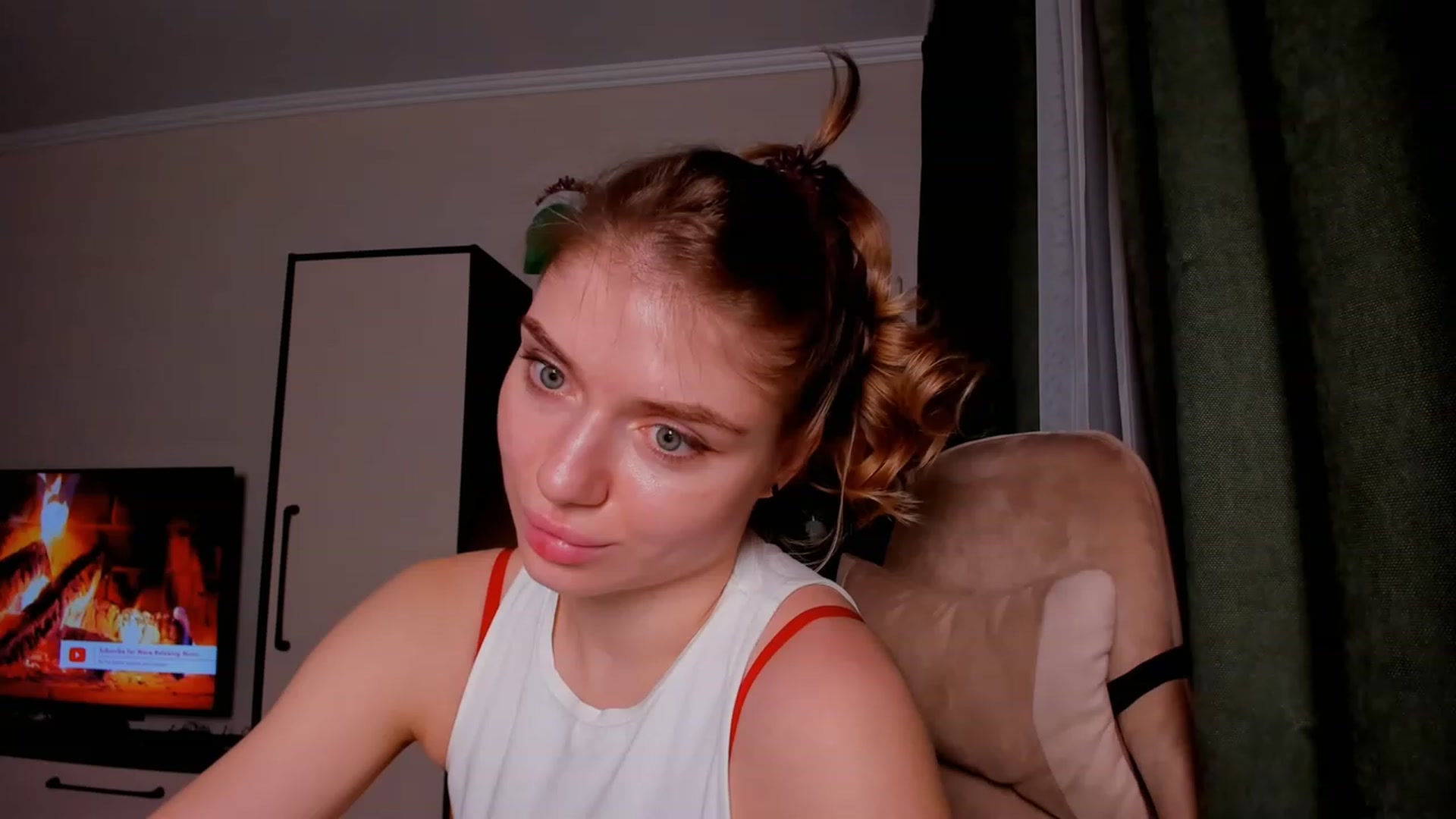 Gallery image thumbnail from Make_my_Luck's myfreecams stream on, 12/25/2023, 21:55 image 3 of 20