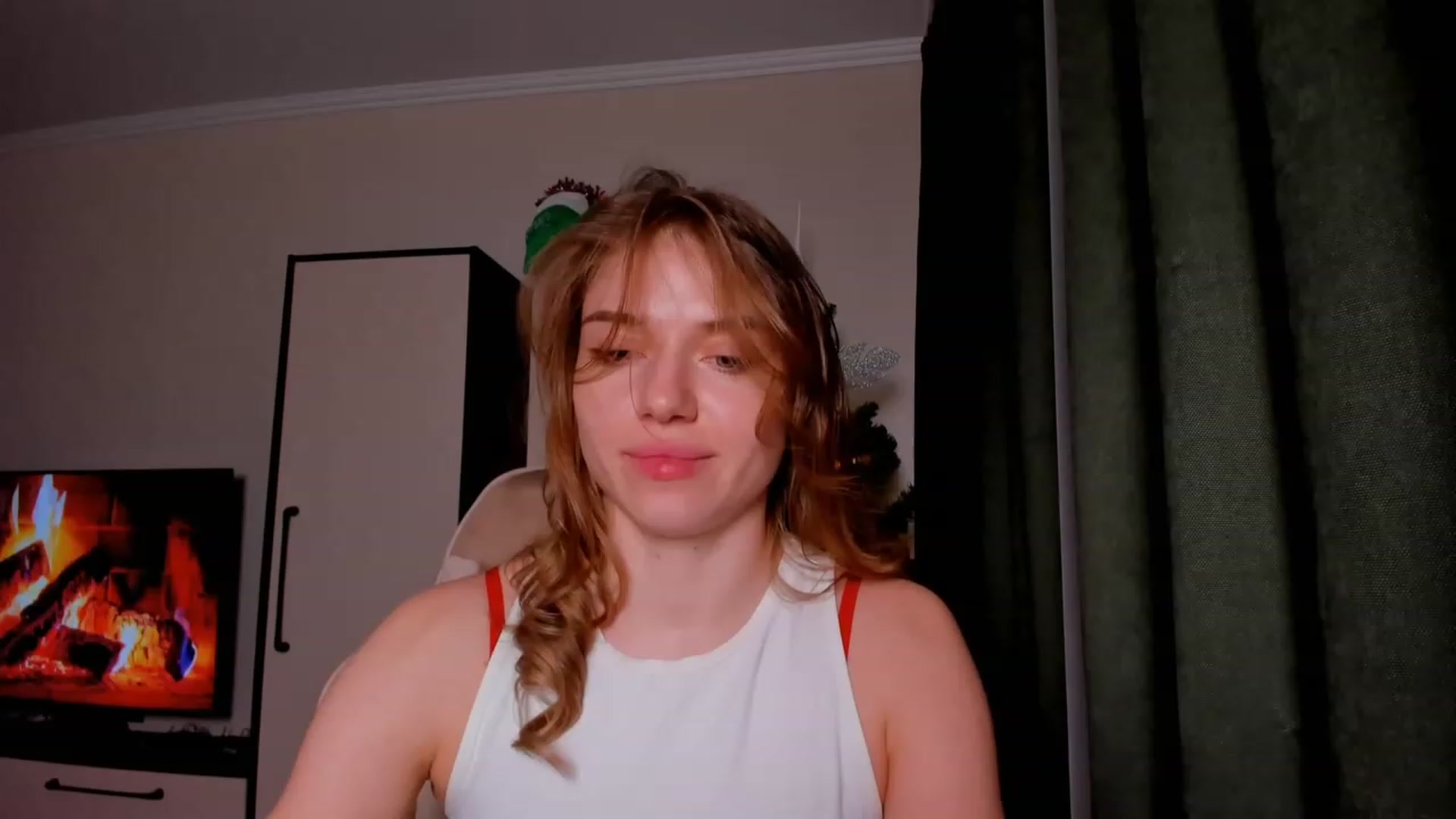 Gallery image thumbnail from Make_my_Luck's myfreecams stream on, 12/25/2023, 21:55 image 12 of 20