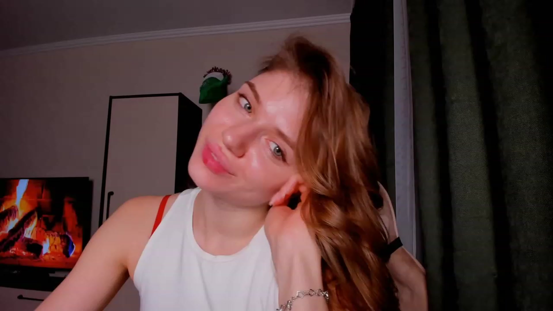 Gallery image thumbnail from Make_my_Luck's myfreecams stream on, 12/25/2023, 21:55 image 7 of 20
