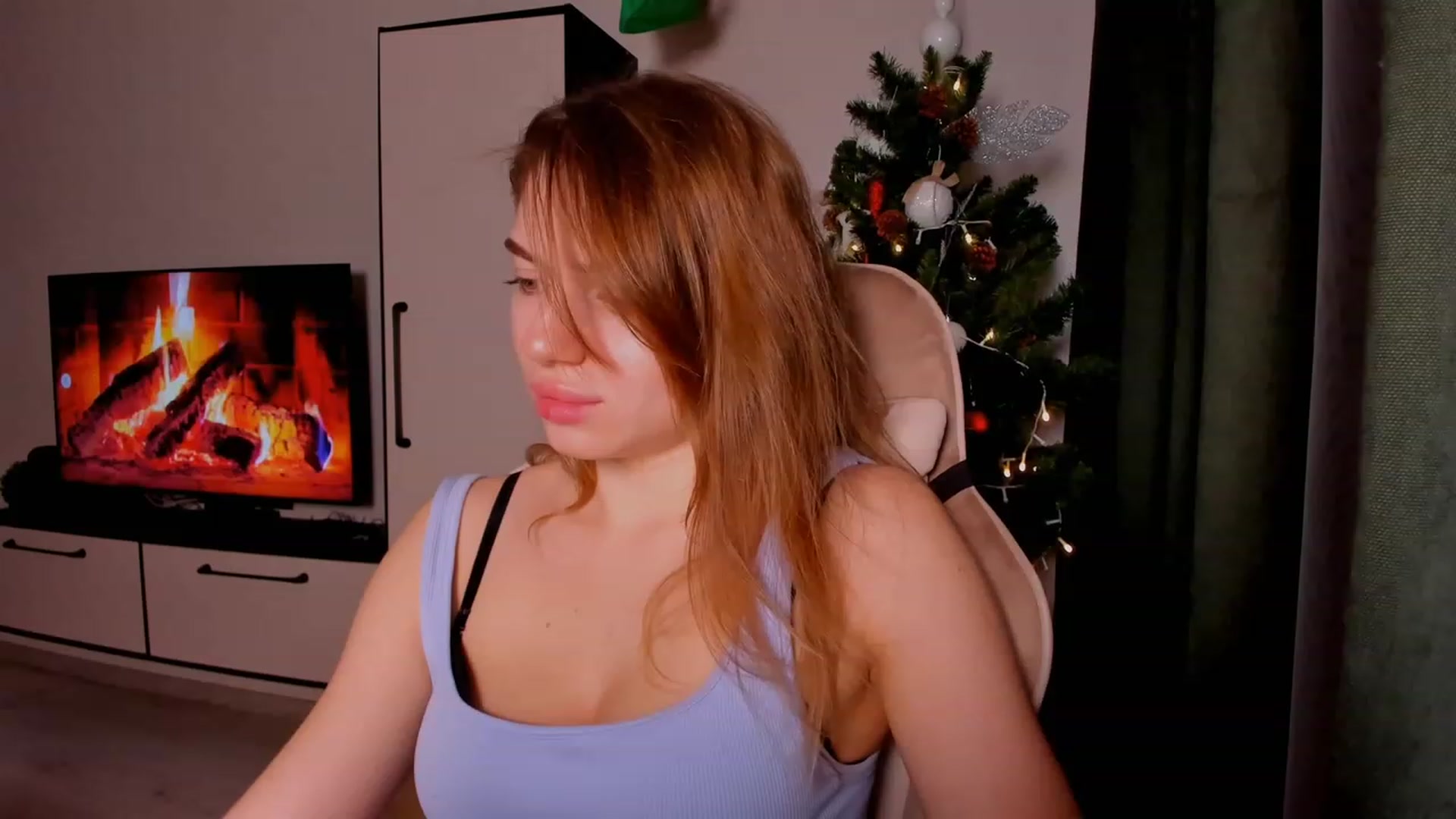 Gallery image thumbnail from Make_my_Luck's myfreecams stream on, 12/26/2023, 19:46 image 17 of 20
