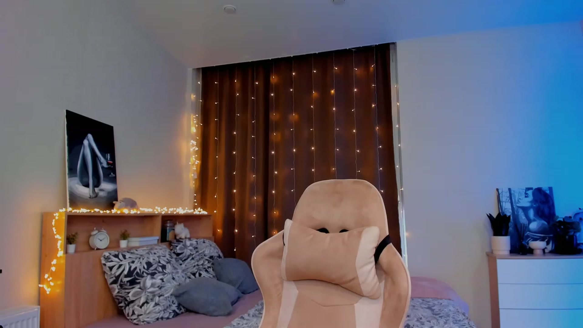Gallery image thumbnail from Make_my_Luck's myfreecams stream on, 01/20/2024, 07:19 image 8 of 20