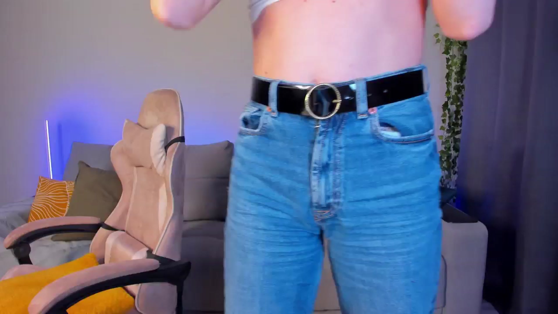 Gallery image thumbnail from Make_my_Luck's myfreecams stream on, 02/13/2024, 18:37 image 17 of 20