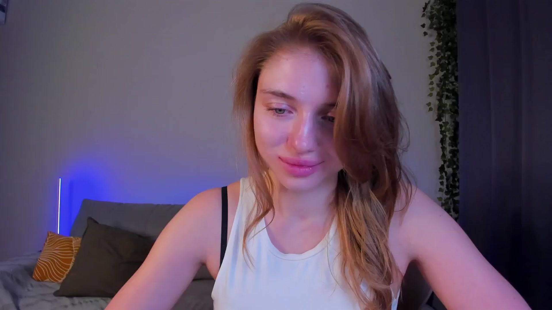 Gallery image thumbnail from Make_my_Luck's myfreecams stream on, 02/13/2024, 18:37 image 13 of 20