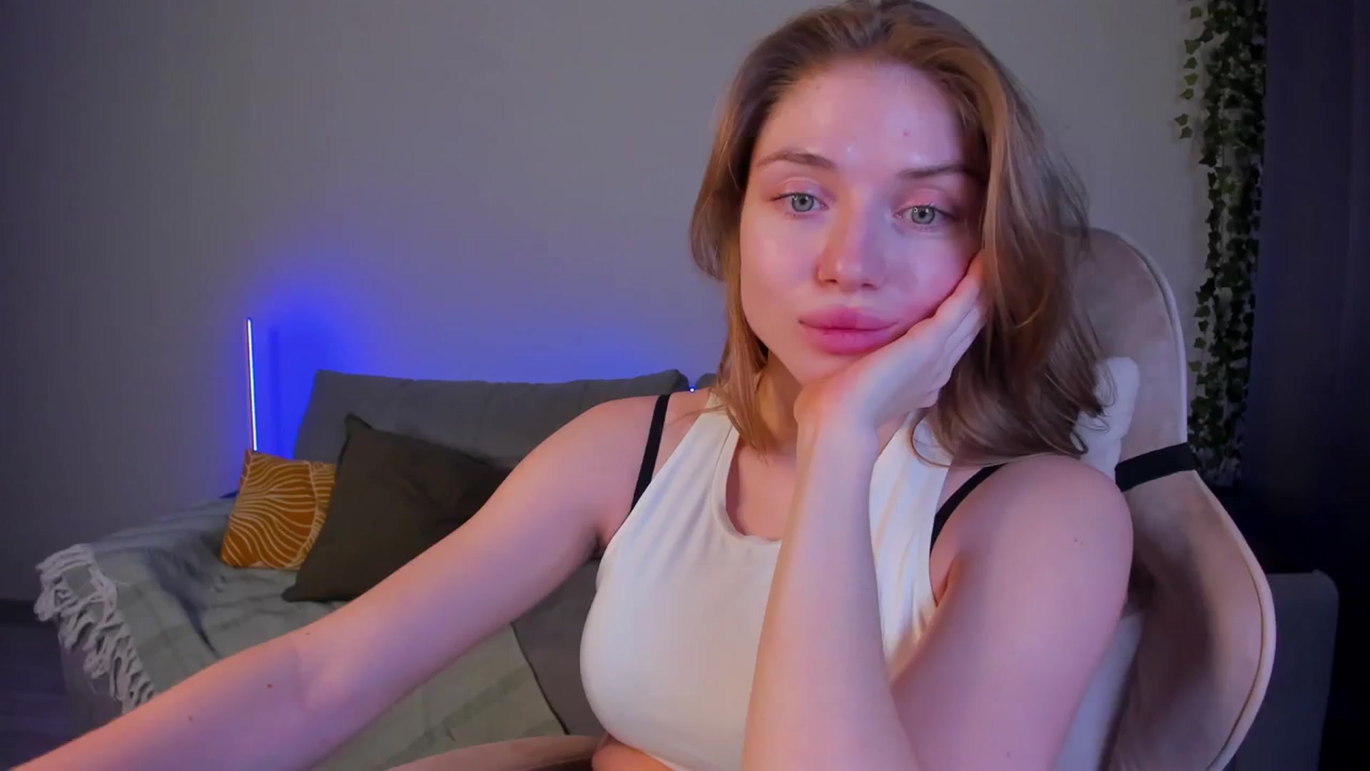 Gallery image thumbnail from Make_my_Luck's myfreecams stream on, 02/13/2024, 18:37 image 1 of 20