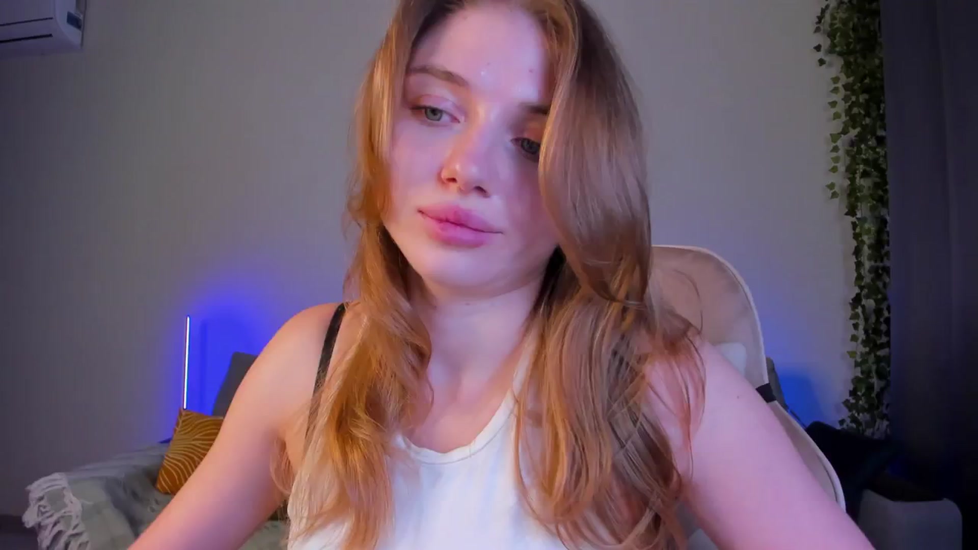 Gallery image thumbnail from Make_my_Luck's myfreecams stream on, 02/13/2024, 18:37 image 8 of 20
