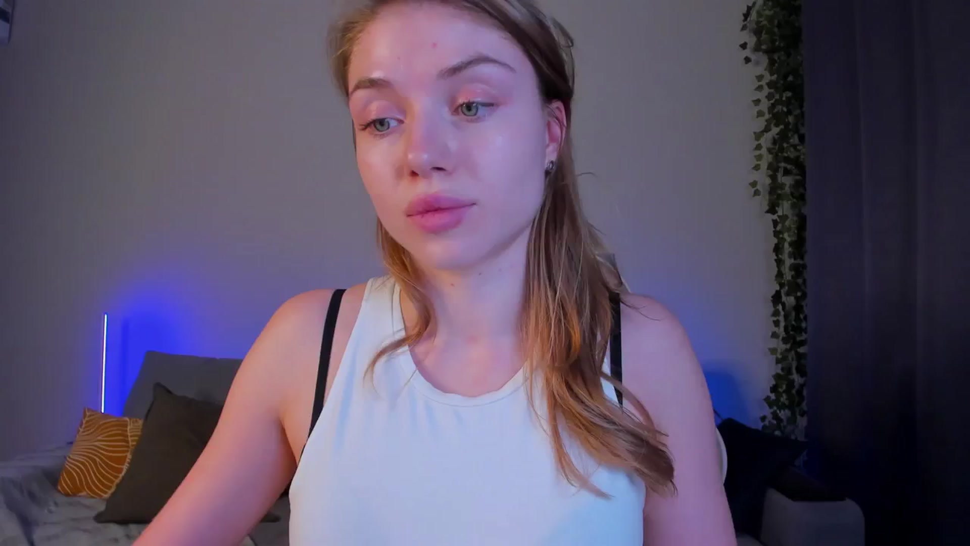 Gallery image thumbnail from Make_my_Luck's myfreecams stream on, 02/13/2024, 18:37 image 14 of 20