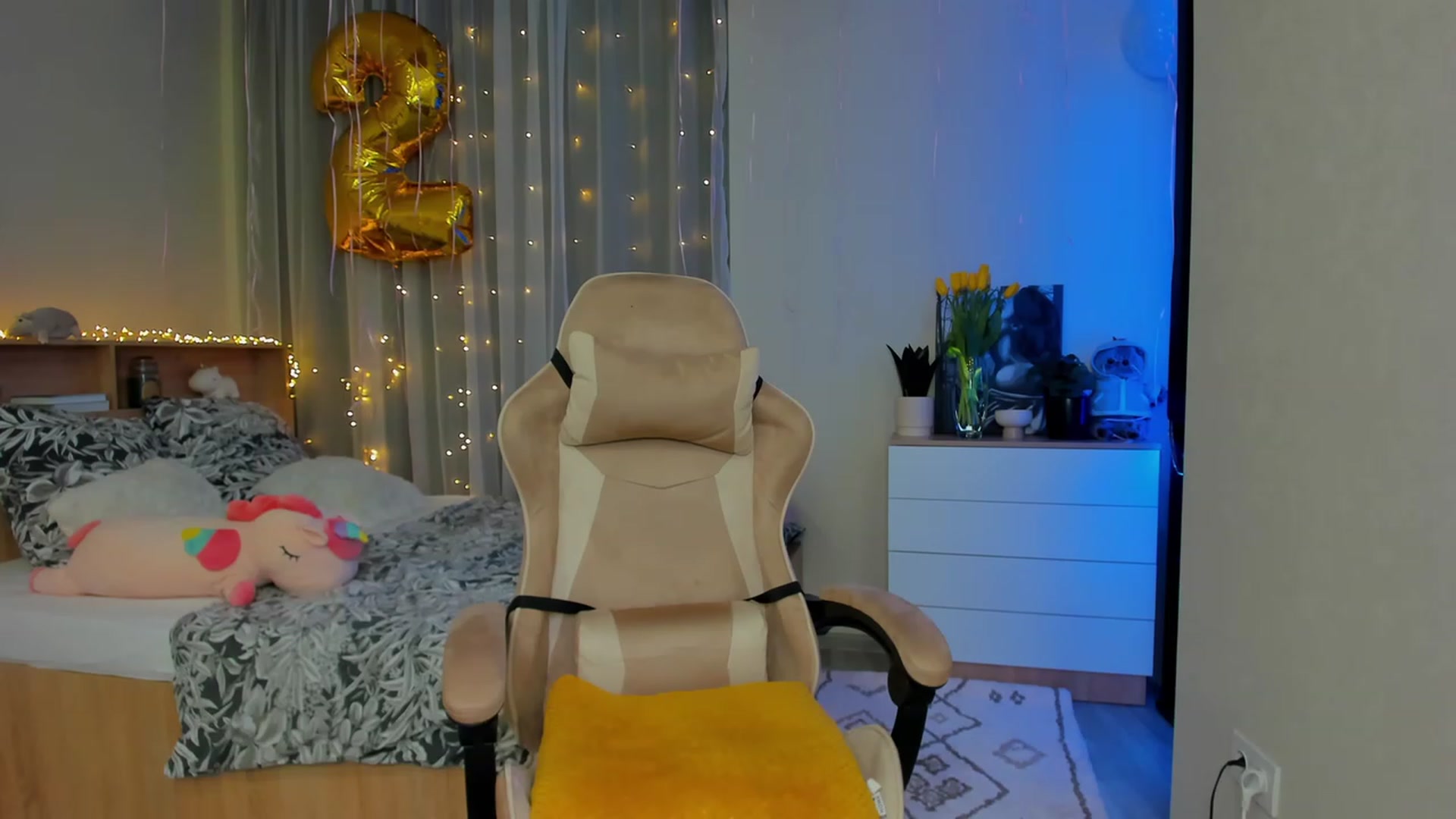 Gallery image thumbnail from Make_my_Luck's myfreecams stream on, 03/08/2024, 15:18 image 19 of 20